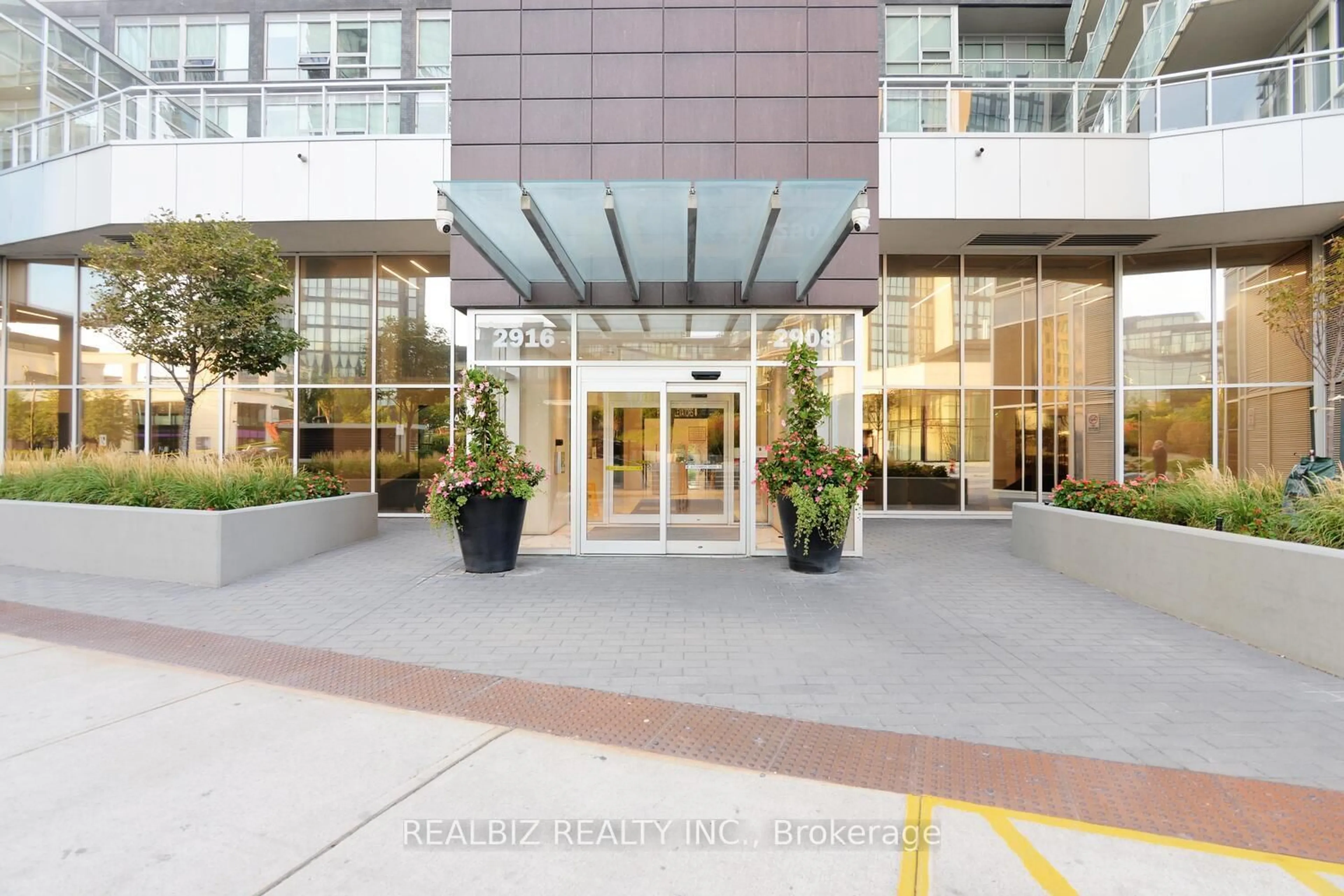 Indoor foyer for 2908 Highway 7 Rd #1605, Vaughan Ontario L4K 0K5