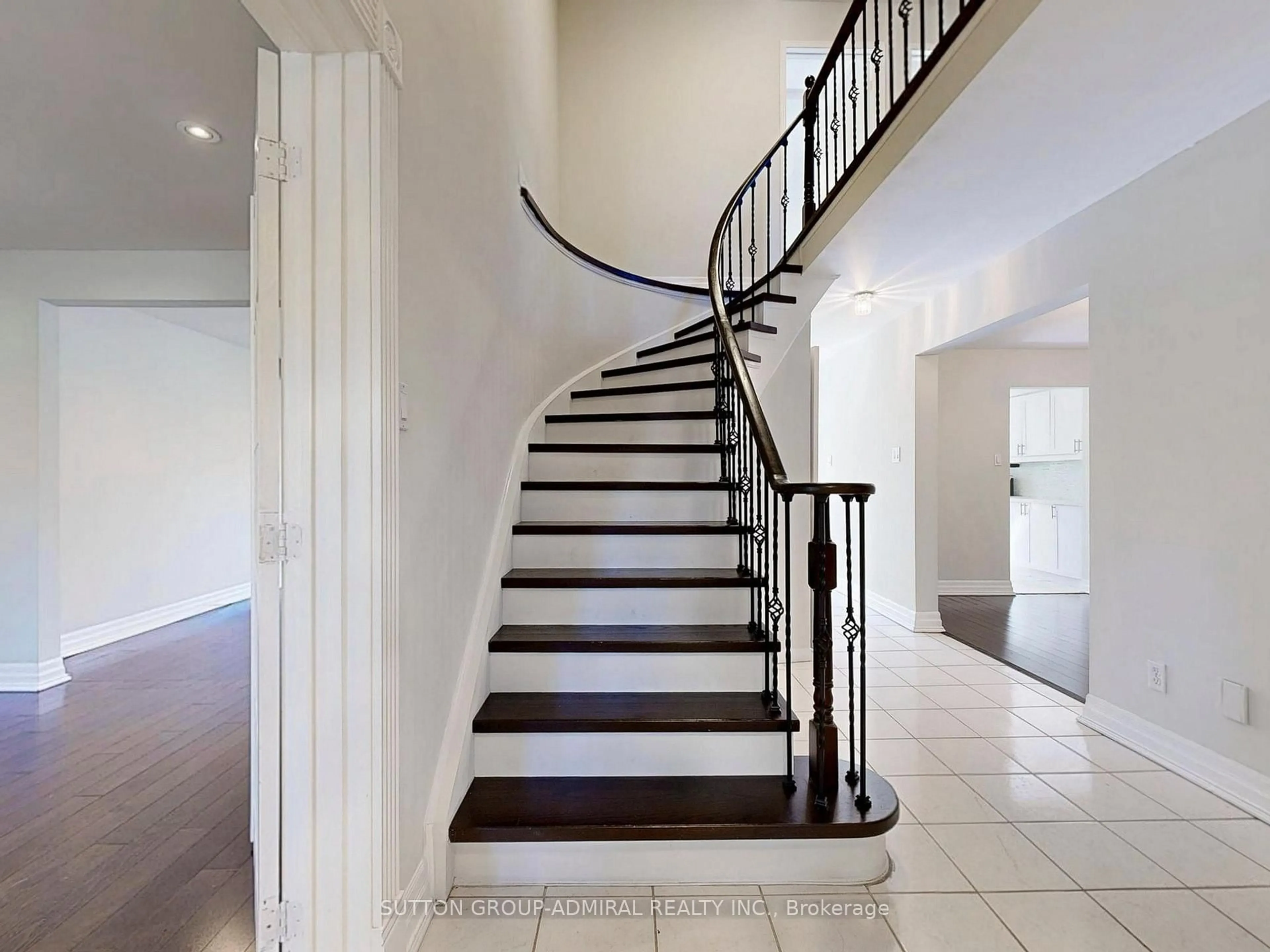 Stairs for 280 Bernard Ave, Richmond Hill Ontario L4S 1C9