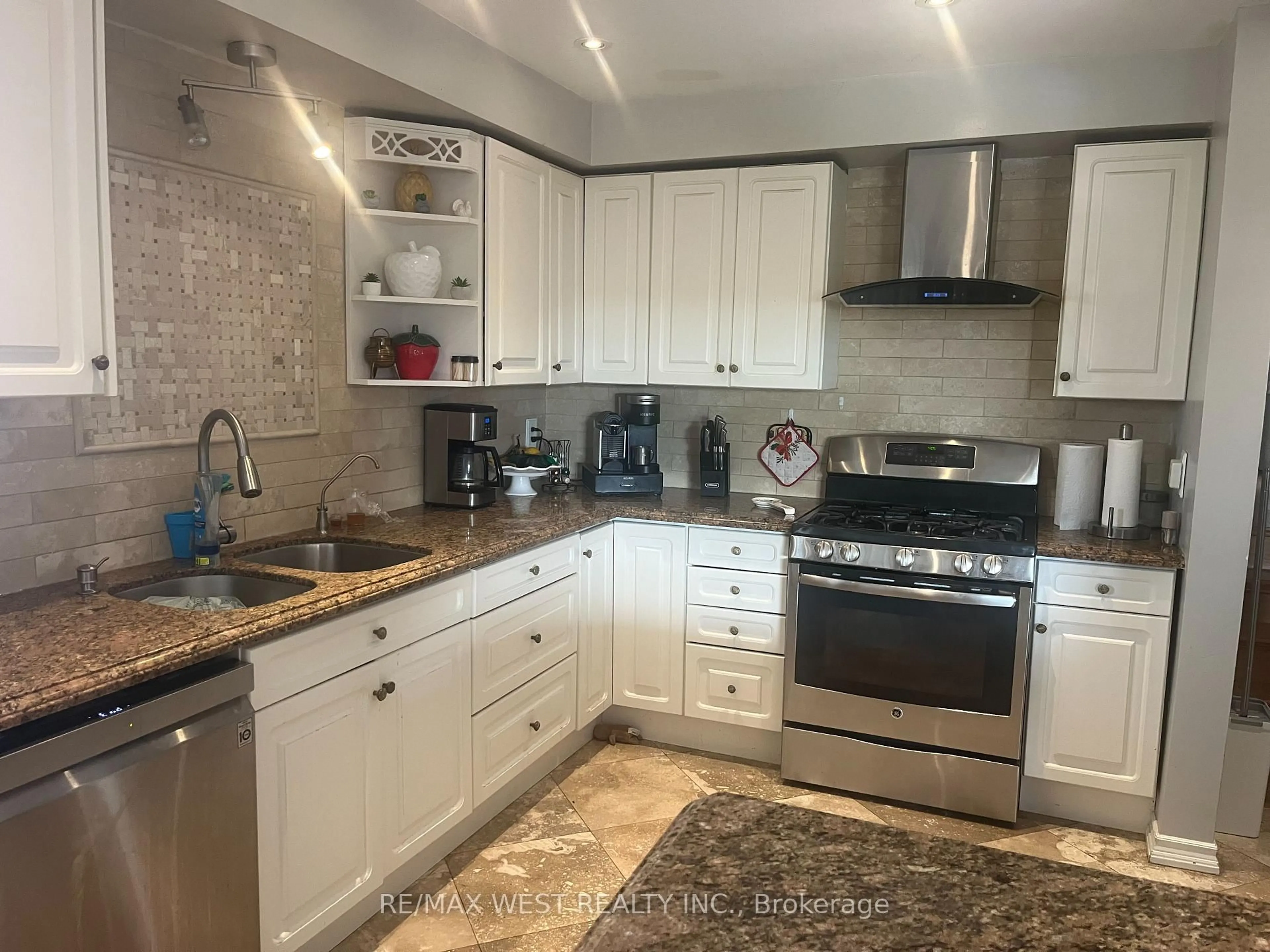 Unknown for 11 Turner Crt, Bradford West Gwillimbury Ontario L3Z 2W3