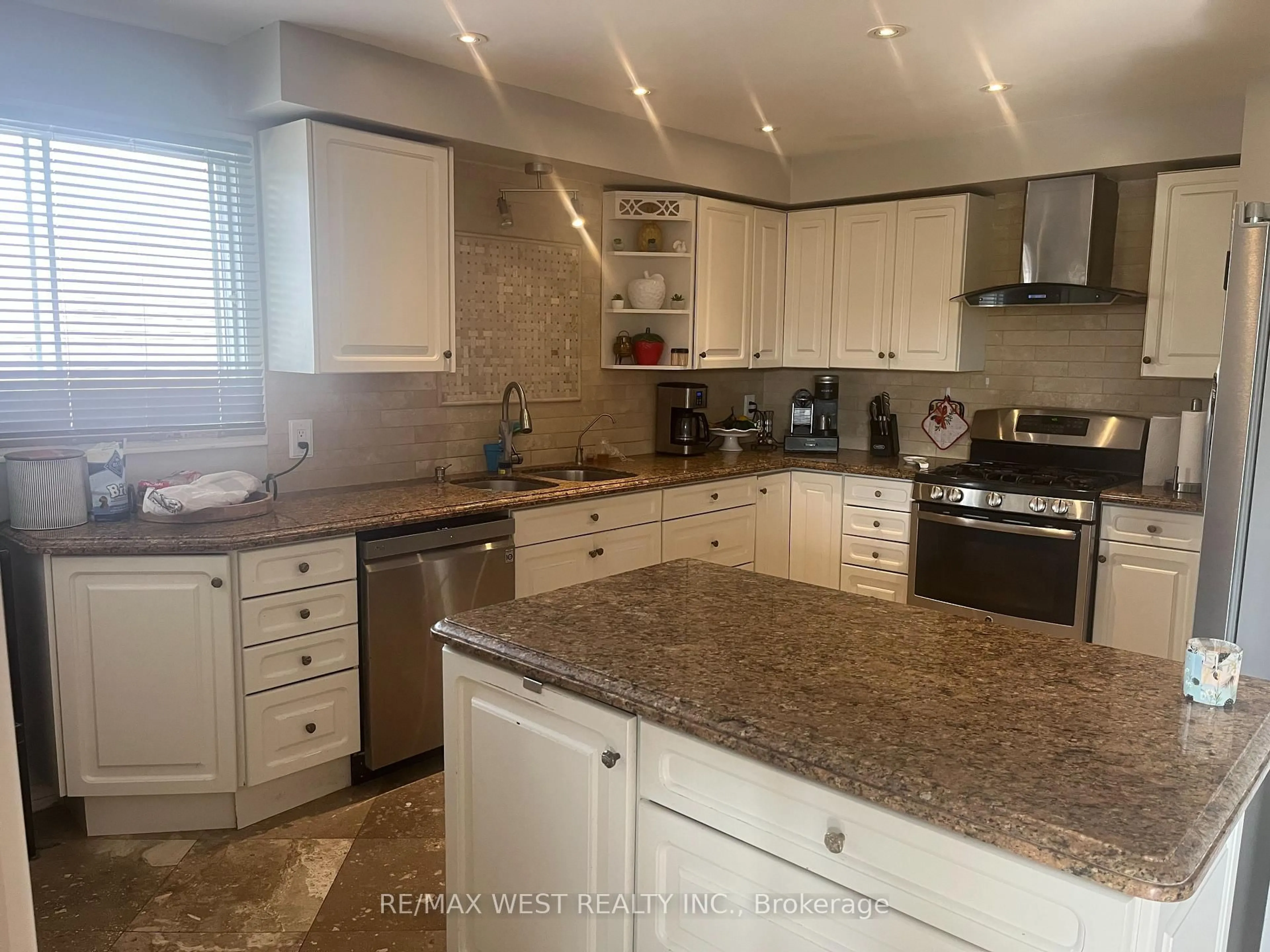 Unknown for 11 Turner Crt, Bradford West Gwillimbury Ontario L3Z 2W3