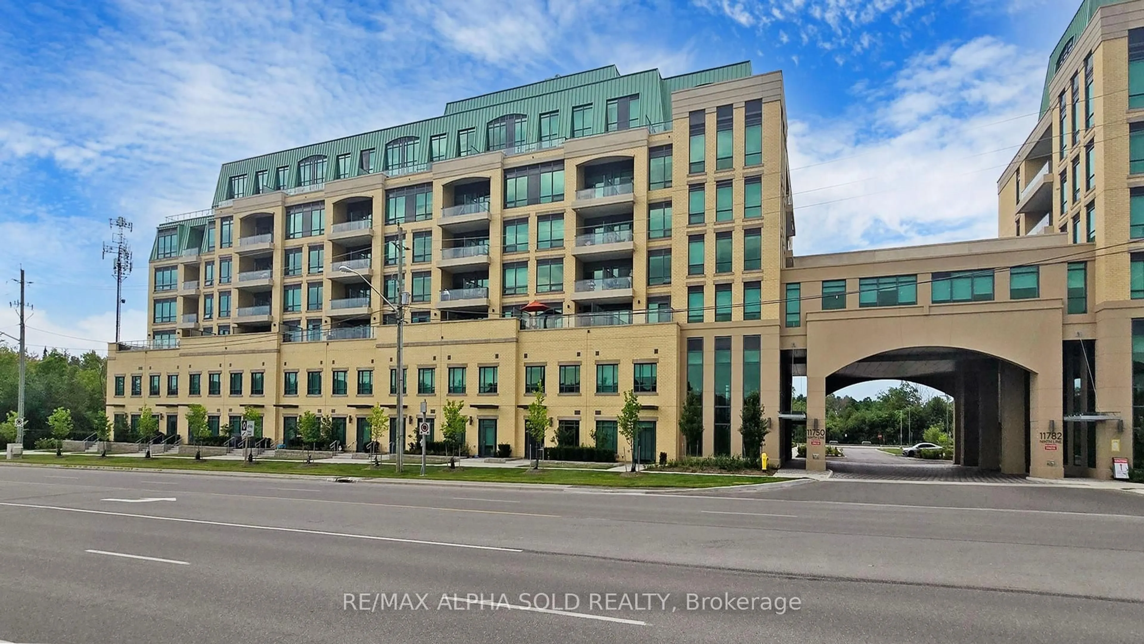 Indoor foyer for 11750 Ninth Line #423, Whitchurch-Stouffville Ontario L4A 5G1