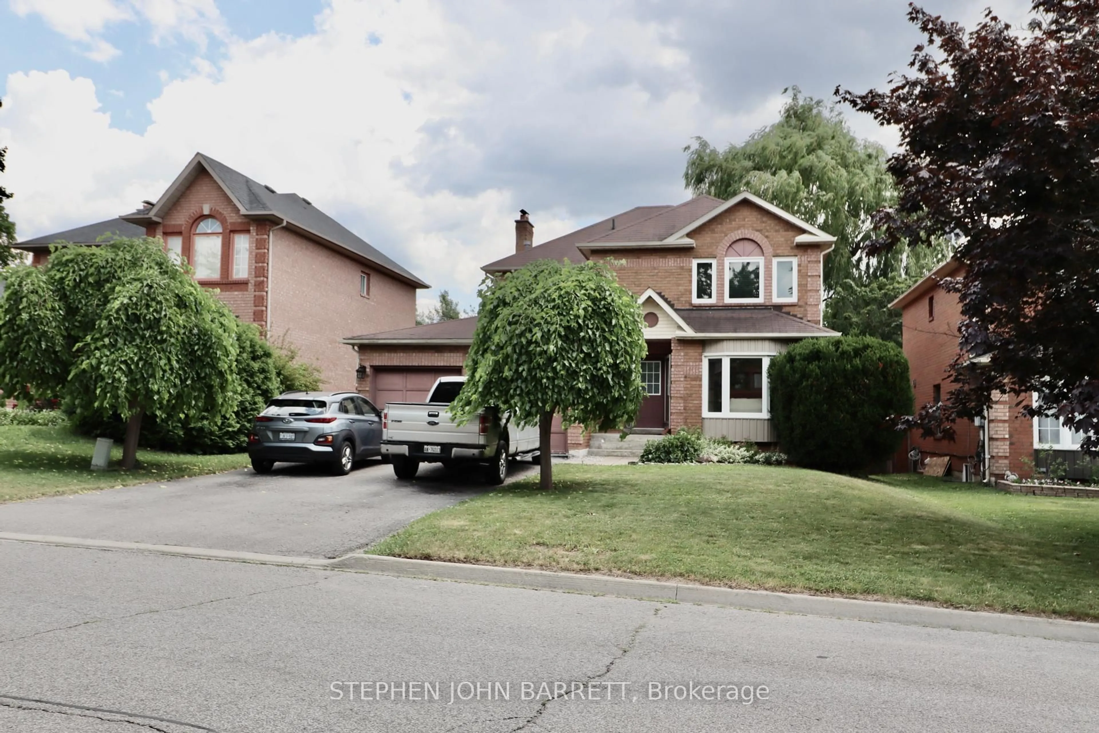 Home with brick exterior material, street for 112 Tulip St, Georgina Ontario L4P 1C7