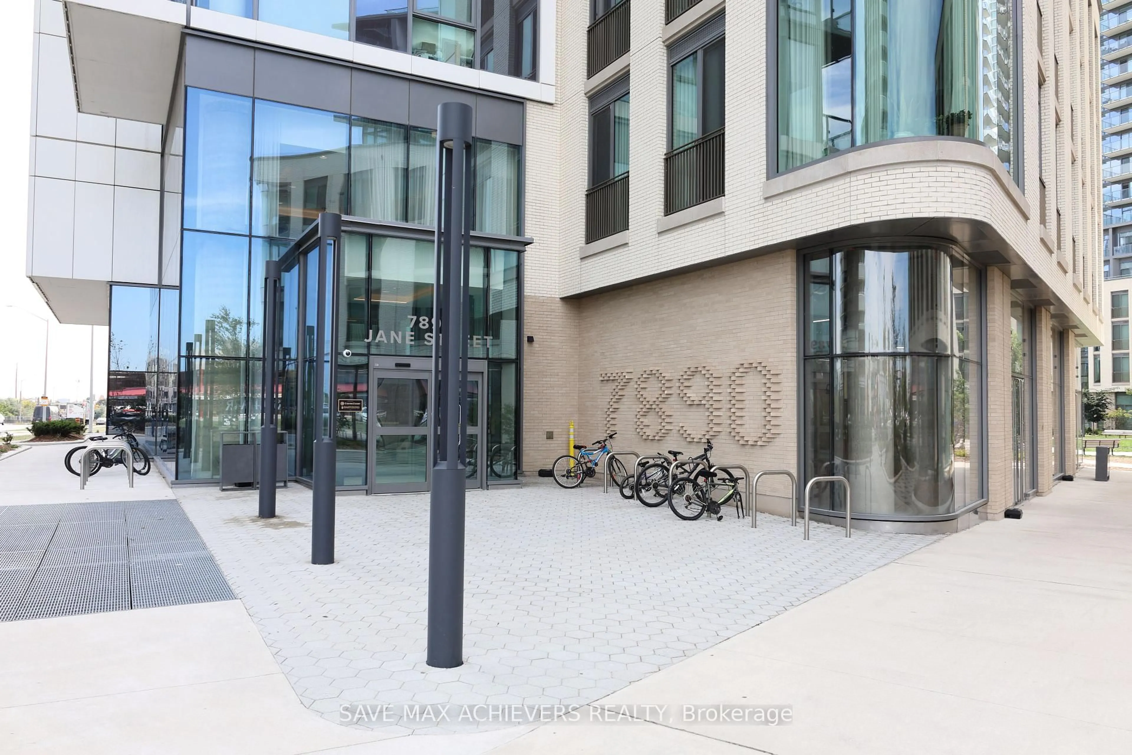 Indoor foyer for 7890 Jane St #5201, Vaughan Ontario L4K 0K9