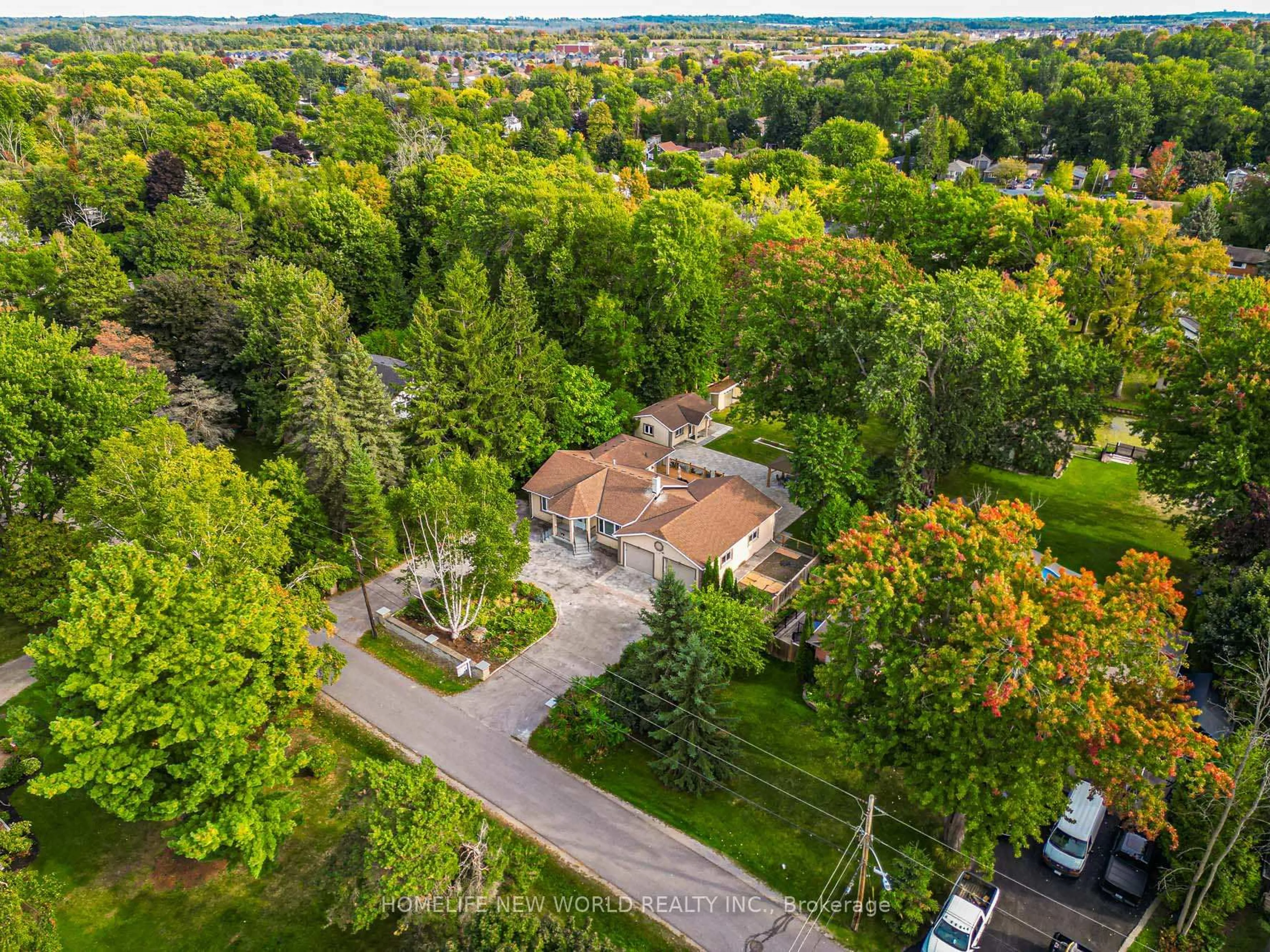 A pic from outside/outdoor area/front of a property/back of a property/a pic from drone, street for 215 Willow Dr, Georgina Ontario L4P 2R9