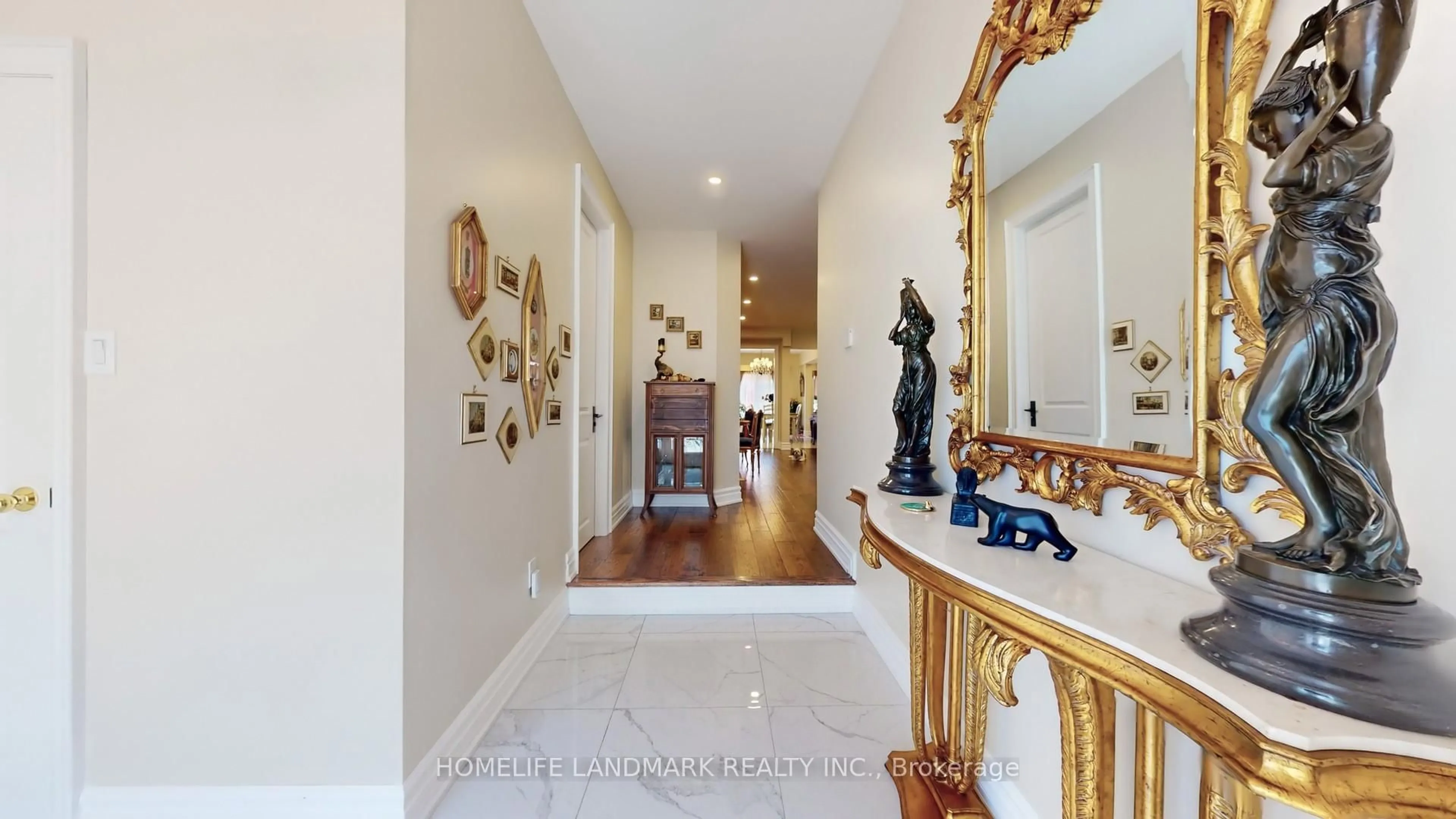 Indoor foyer for 36 Allison Ann Way, Vaughan Ontario L6A 0J4