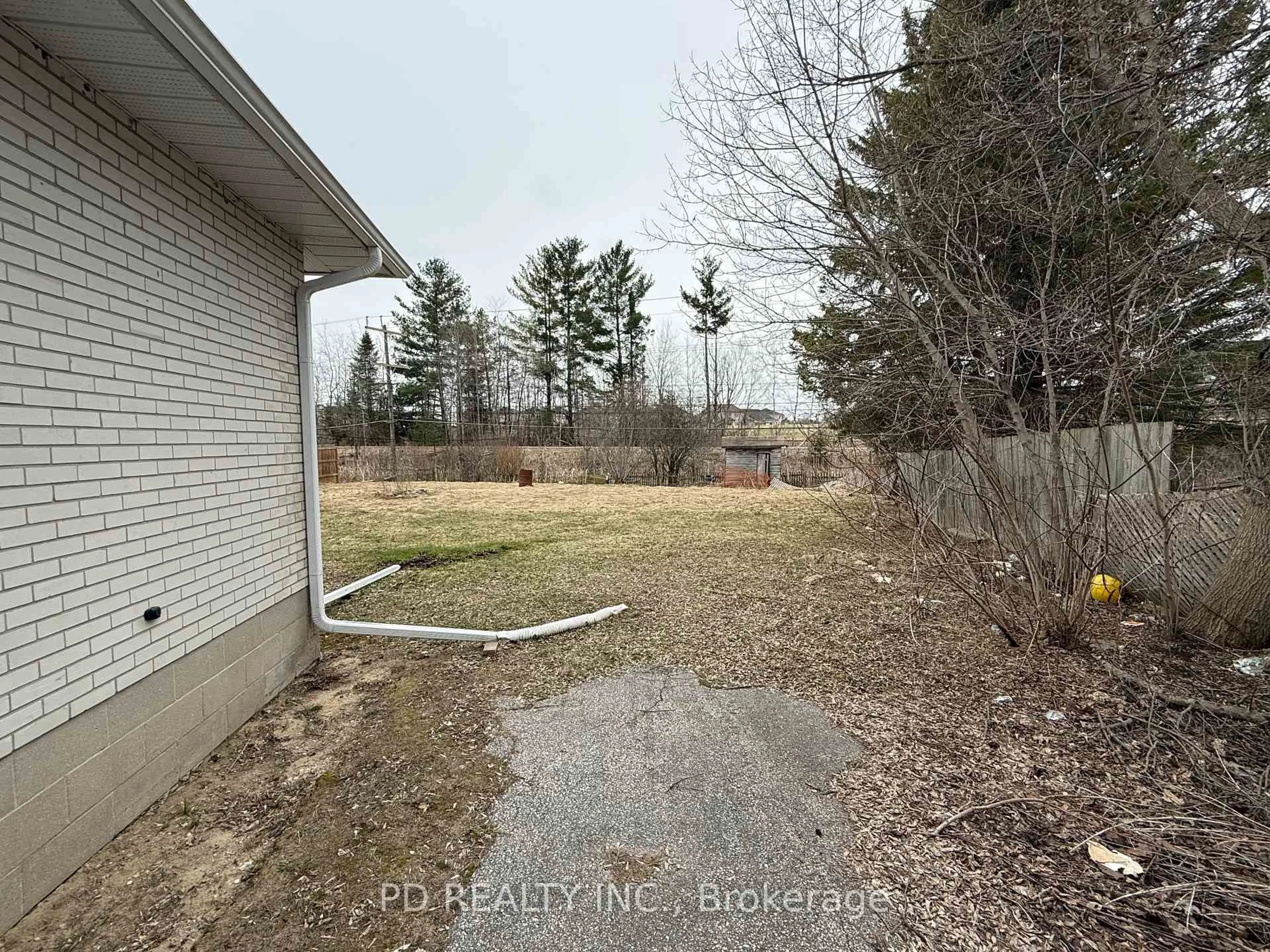 A pic from outside/outdoor area/front of a property/back of a property/a pic from drone, unknown for 250 Cindy Lane, Essa Ontario L0M 1B0