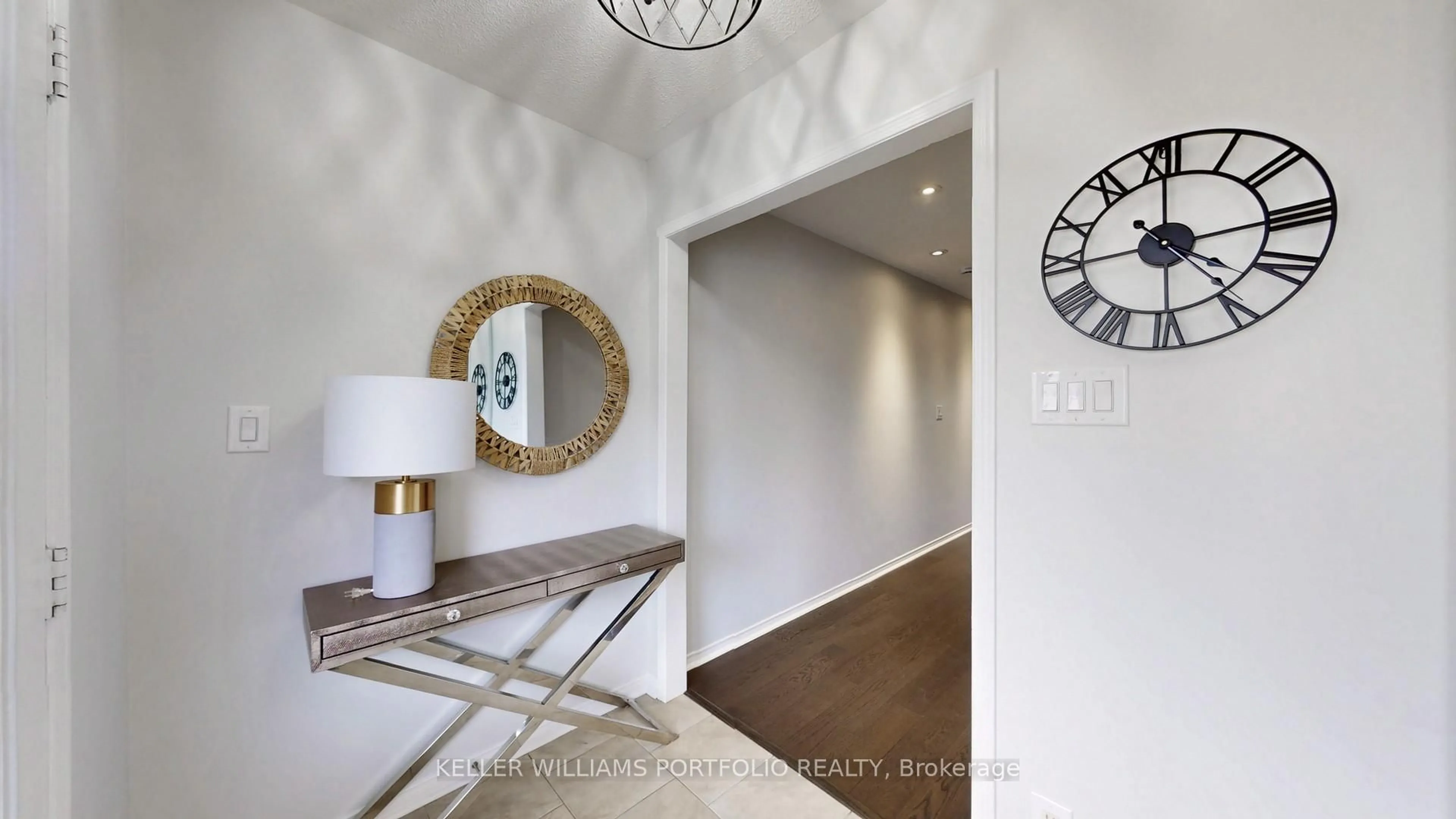 Indoor entryway for 773 Miller Park Ave, Bradford West Gwillimbury Ontario L3Z 0L8