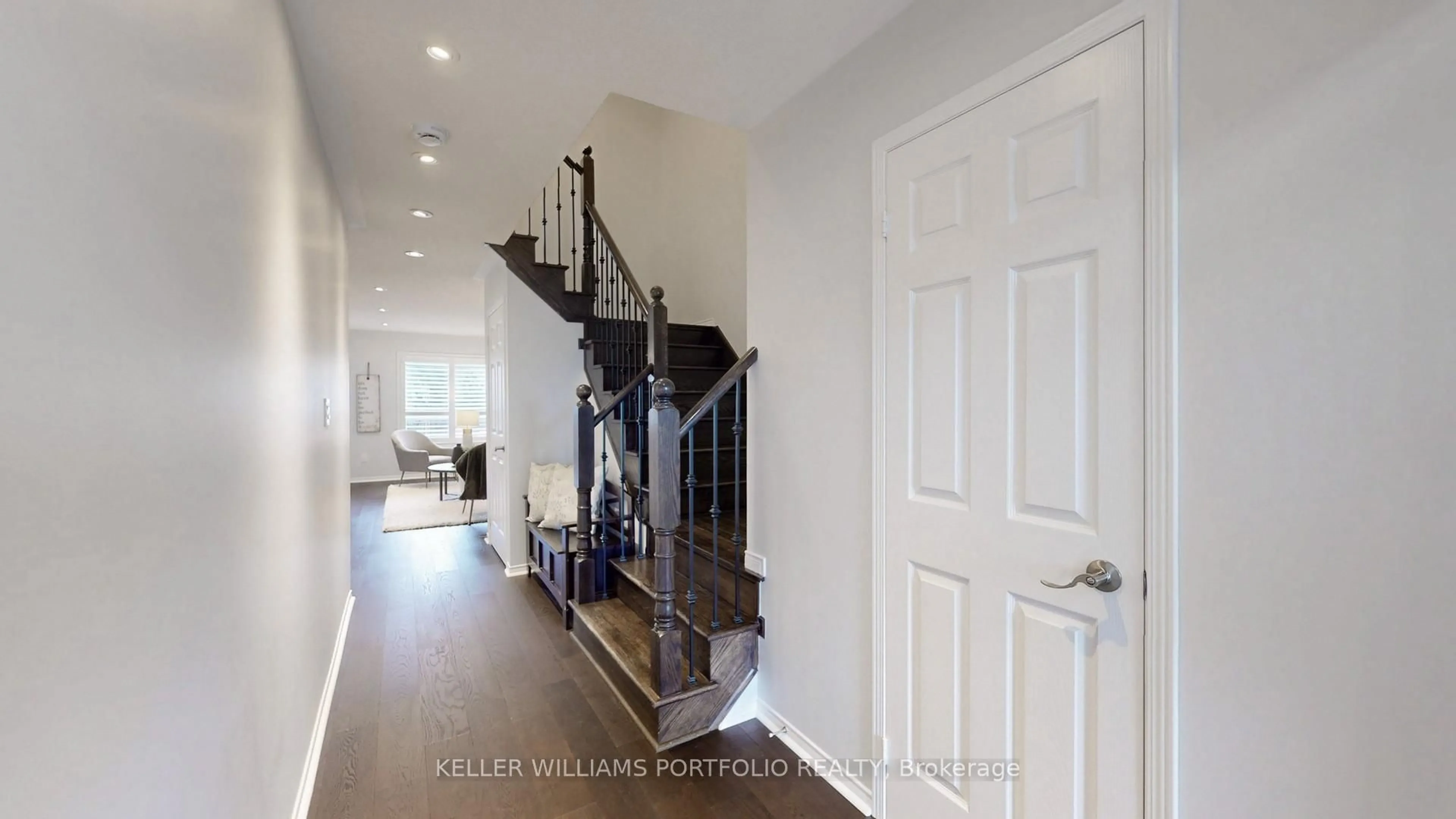 Indoor entryway for 773 Miller Park Ave, Bradford West Gwillimbury Ontario L3Z 0L8