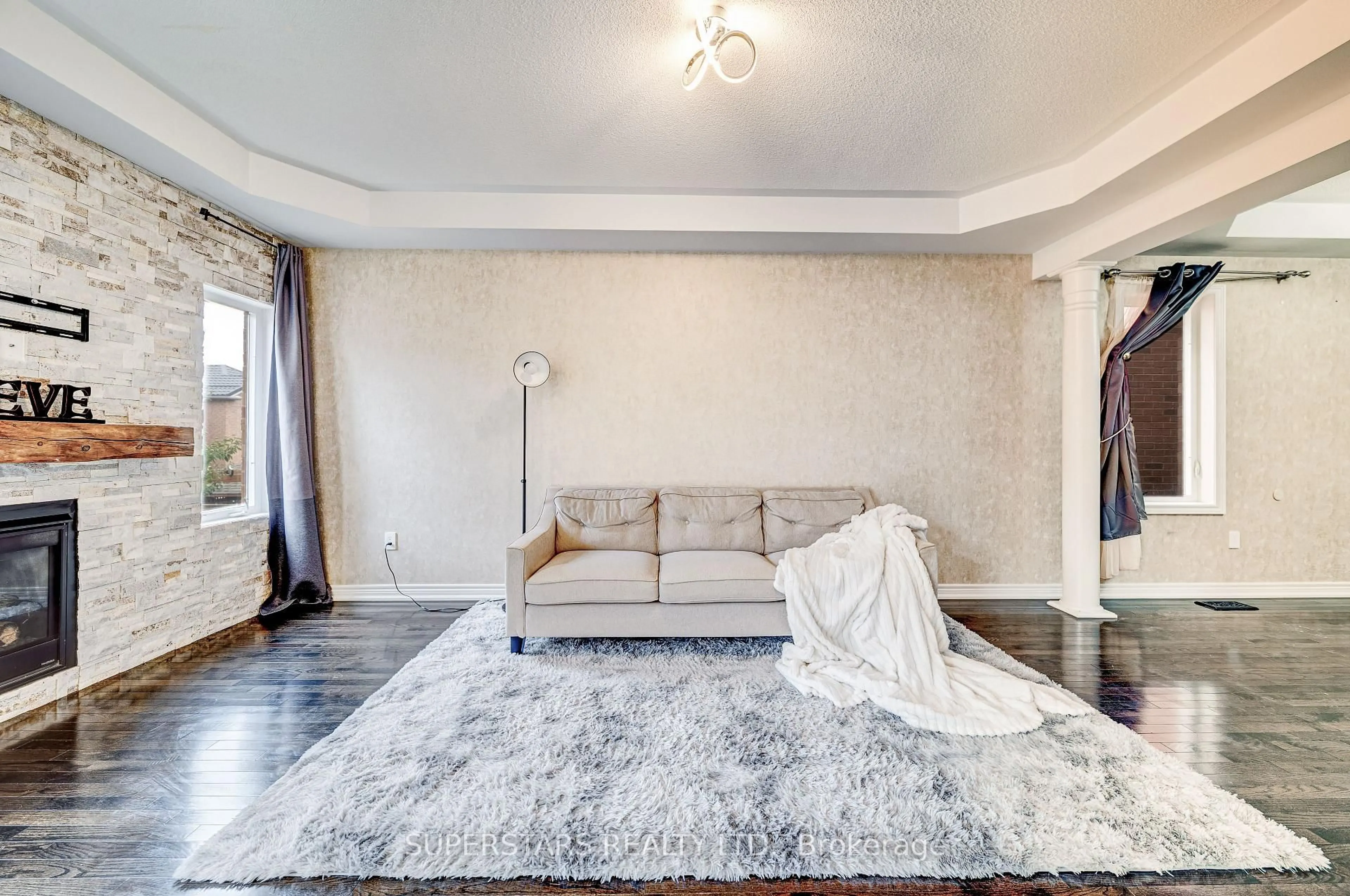 Living room with furniture, carpet floor for 106 White Beach Cres, Vaughan Ontario L6A 0R2