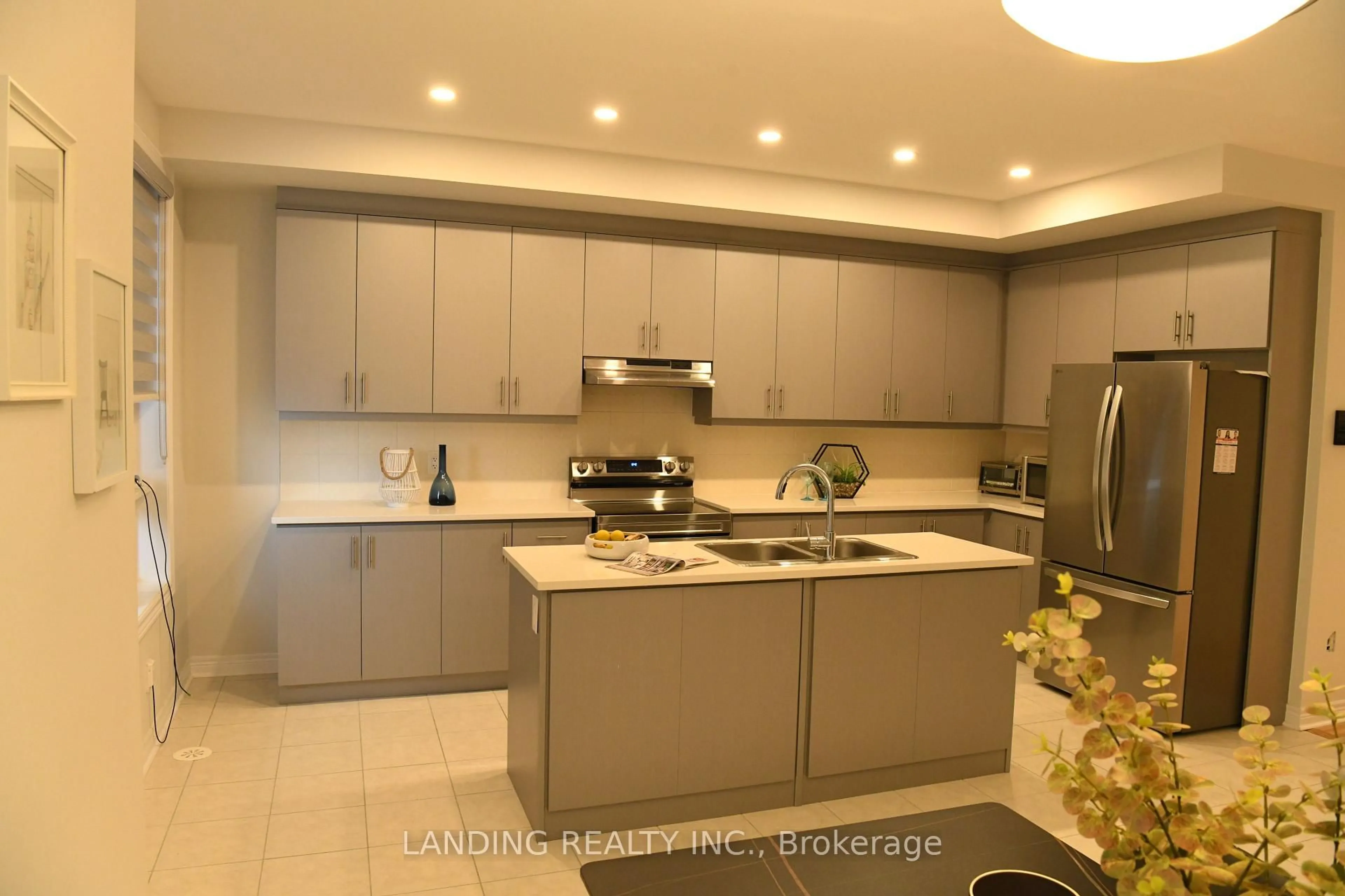 Open concept kitchen, ceramic/tile floor for 112 Robert Eaton Ave, Markham Ontario L3S 0G1