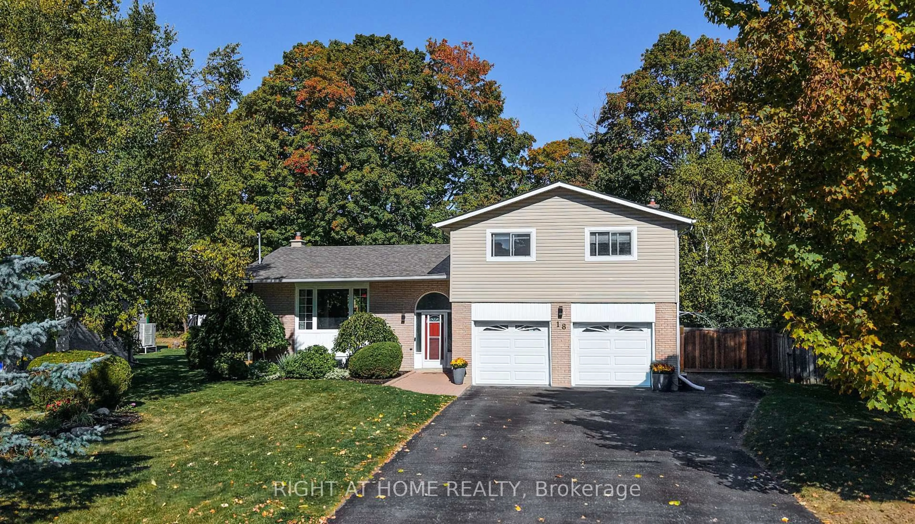 Home with vinyl exterior material, street for 18 Northwood Rd, Georgina Ontario L0E 1R0