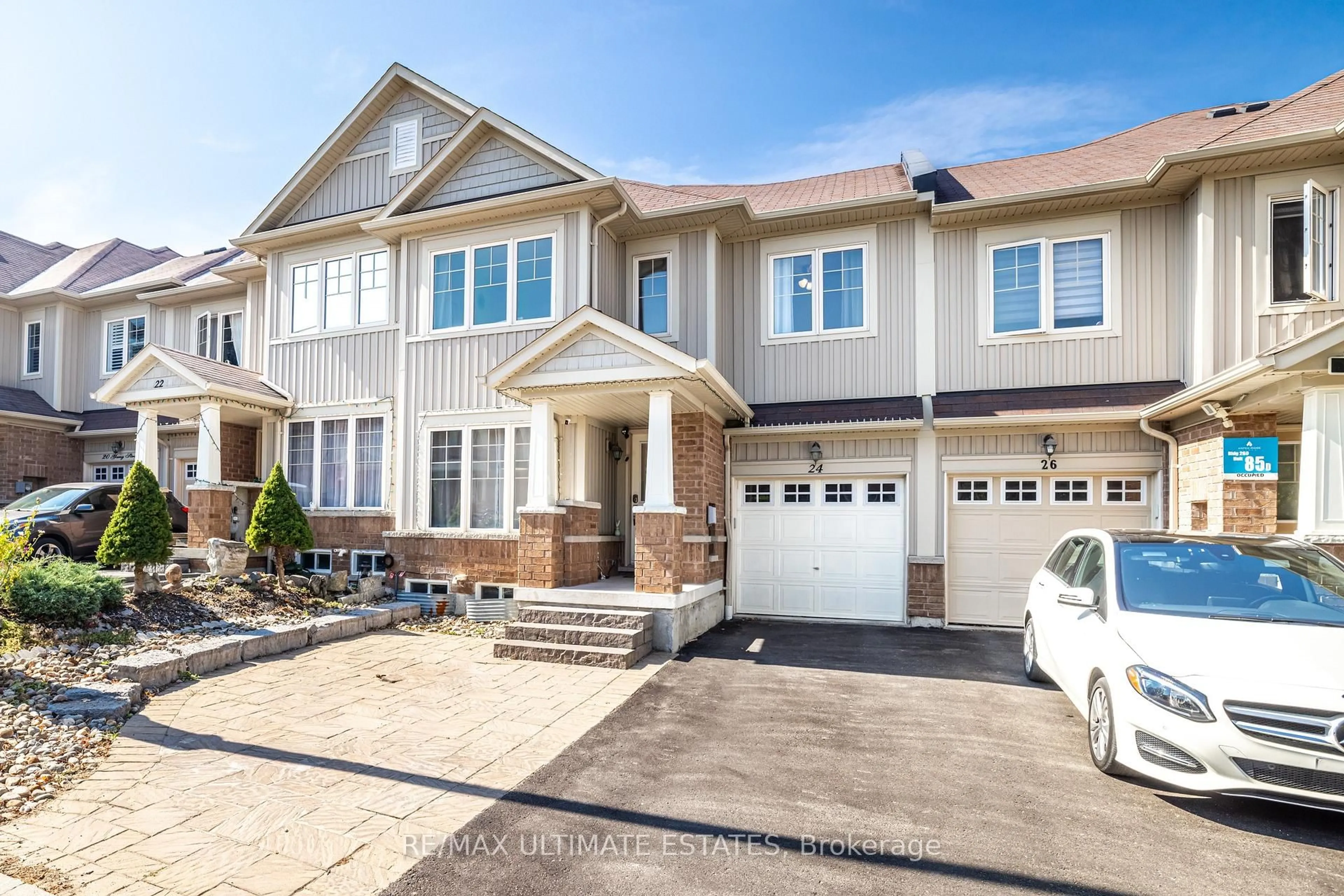 Home with vinyl exterior material, street for 24 Yang St, Richmond Hill Ontario L4E 0L5