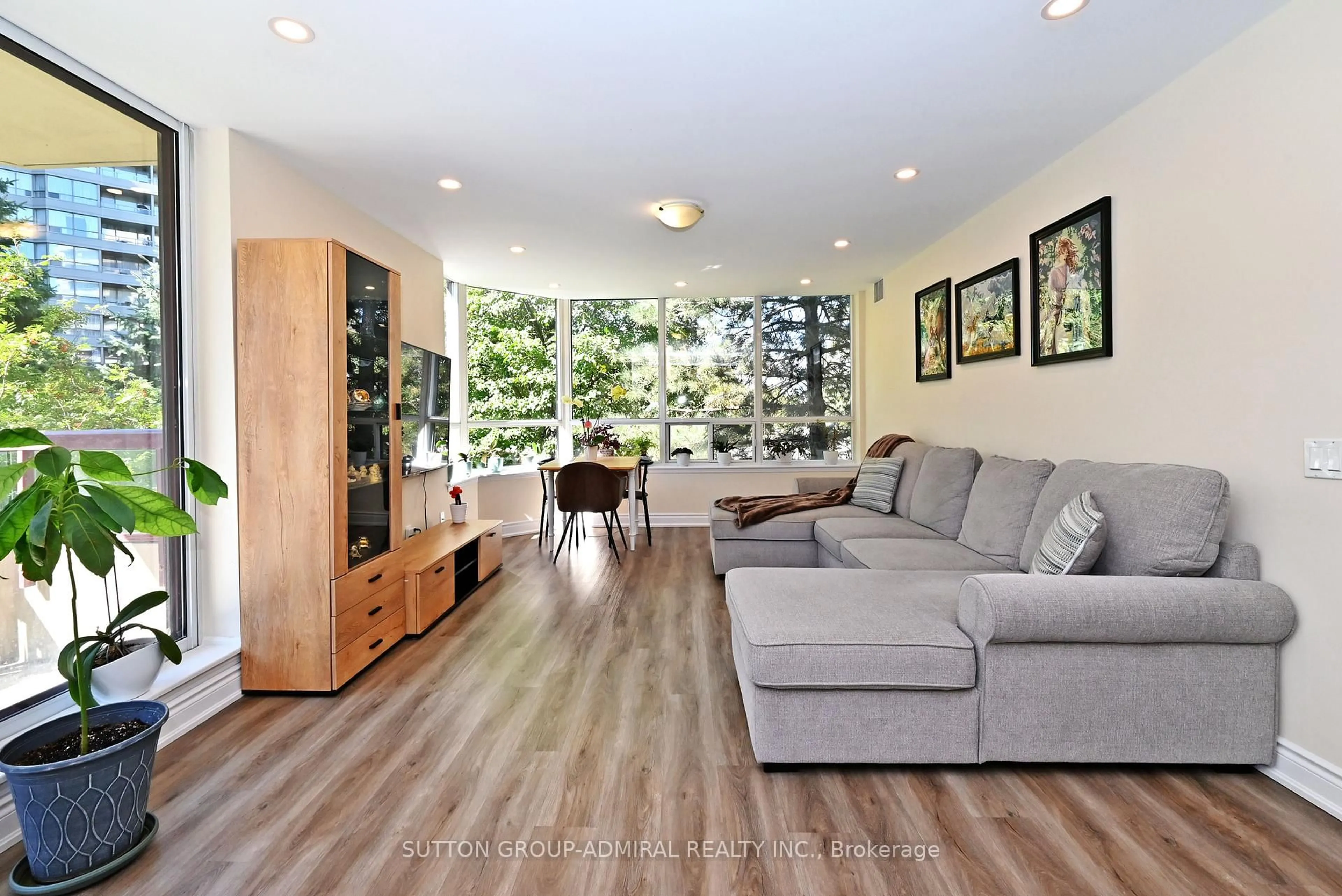 Living room with furniture, unknown for 91 Townsgate Dr #203, Vaughan Ontario L4J 8E8