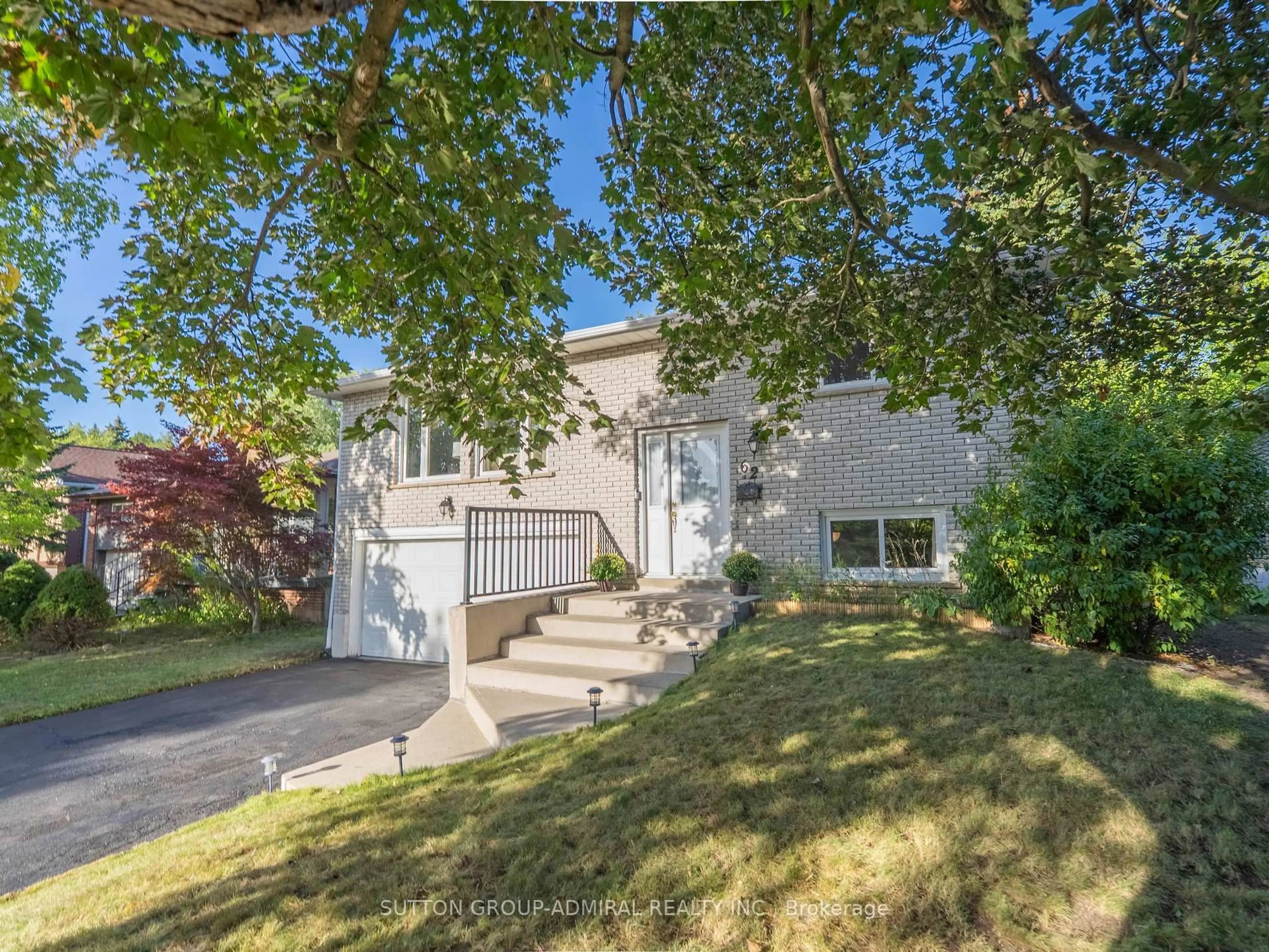 A pic from outside/outdoor area/front of a property/back of a property/a pic from drone, street for 62 Shieldmark Cres, Markham Ontario L3T 3T5