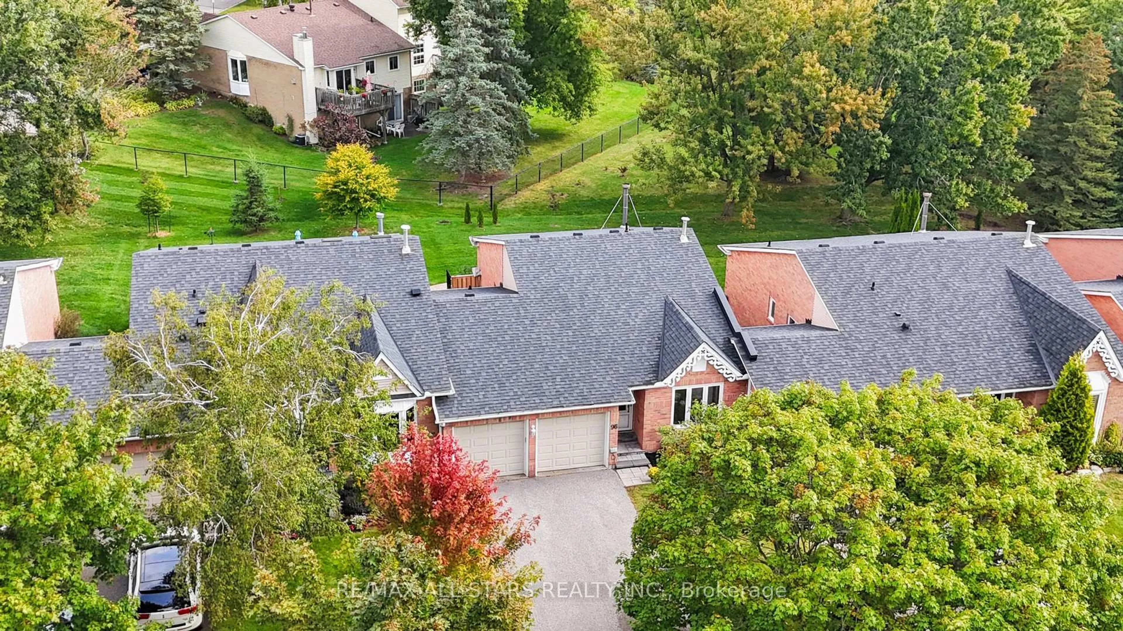A pic from outside/outdoor area/front of a property/back of a property/a pic from drone, unknown for 96 South Balsam St, Uxbridge Ontario L9P 1G5