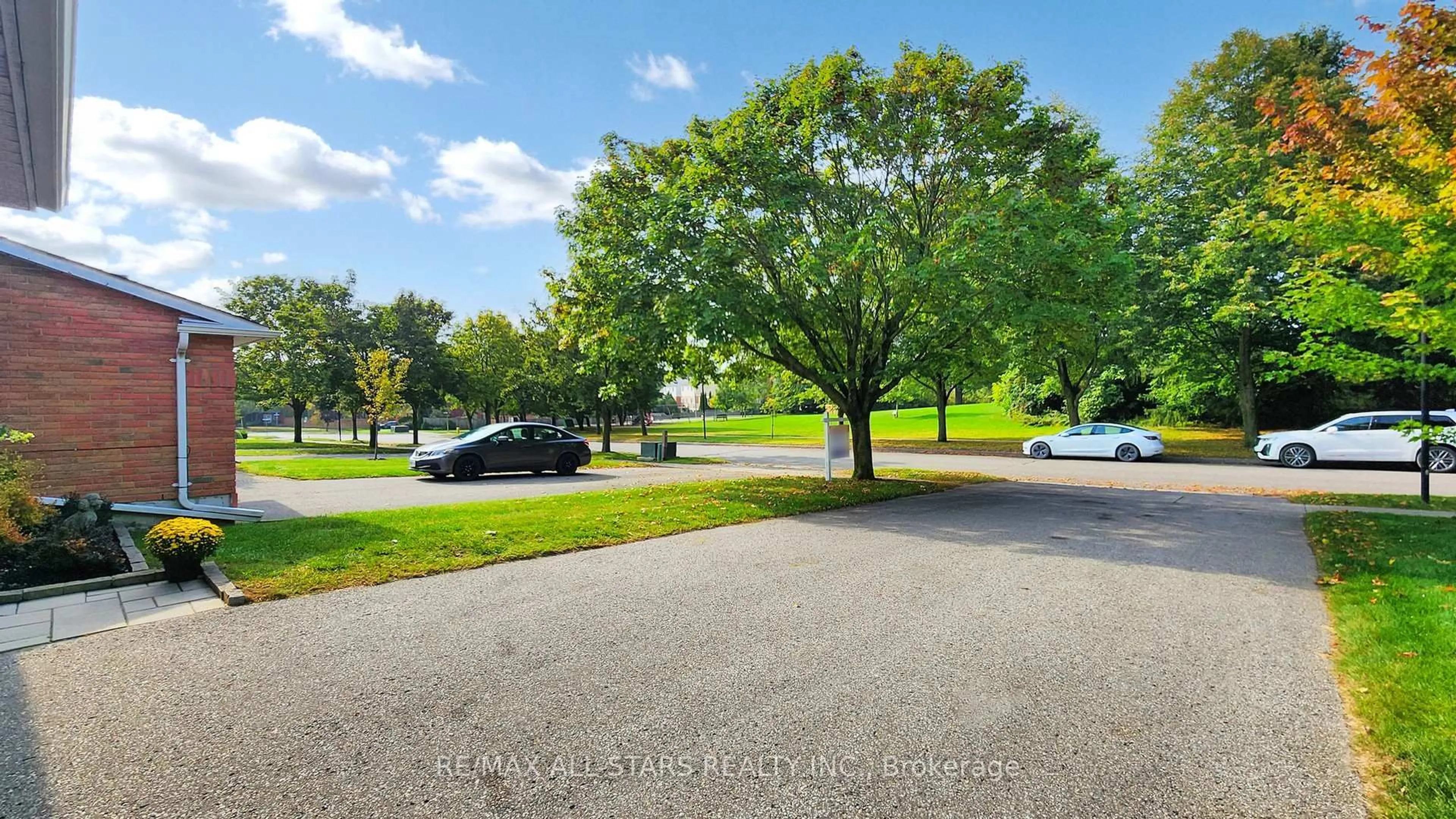 A pic from outside/outdoor area/front of a property/back of a property/a pic from drone, water/lake/river/ocean view for 96 South Balsam St, Uxbridge Ontario L9P 1G5