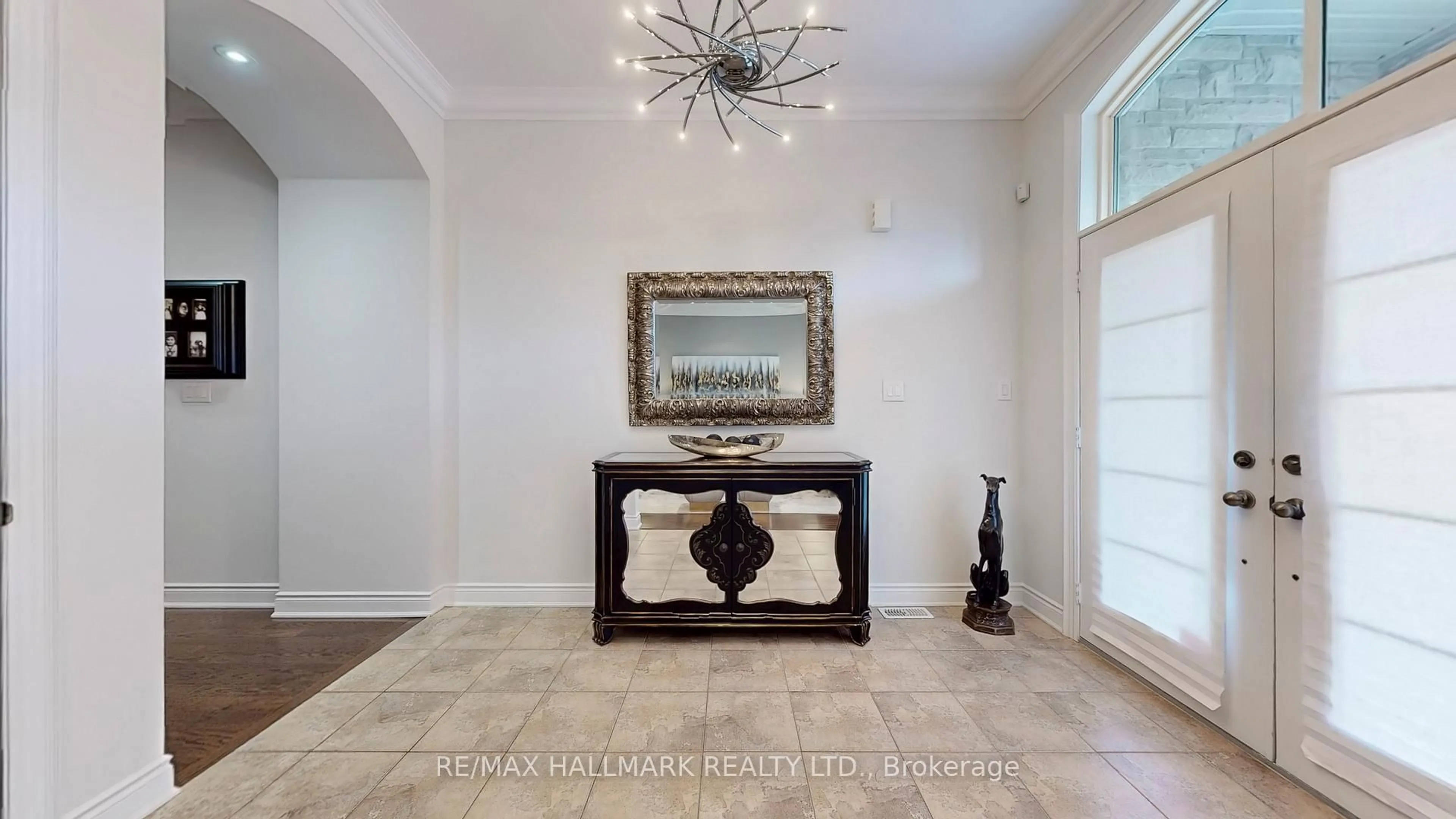 Indoor entryway for 126 Sir Stevens Dr, Vaughan Ontario L6A 0G6