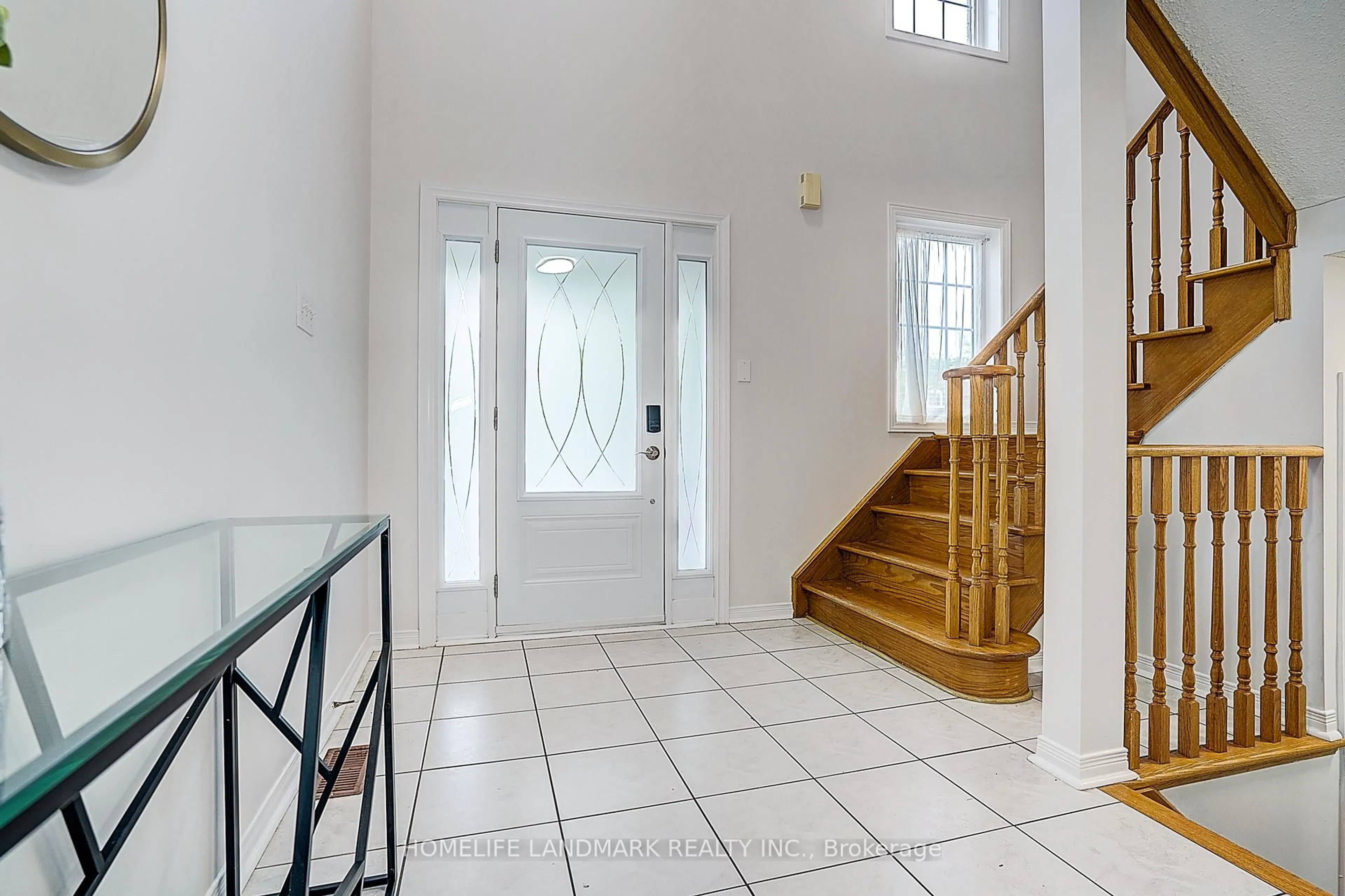 Indoor foyer for 124 King William Cres, Richmond Hill Ontario L4B 4T1