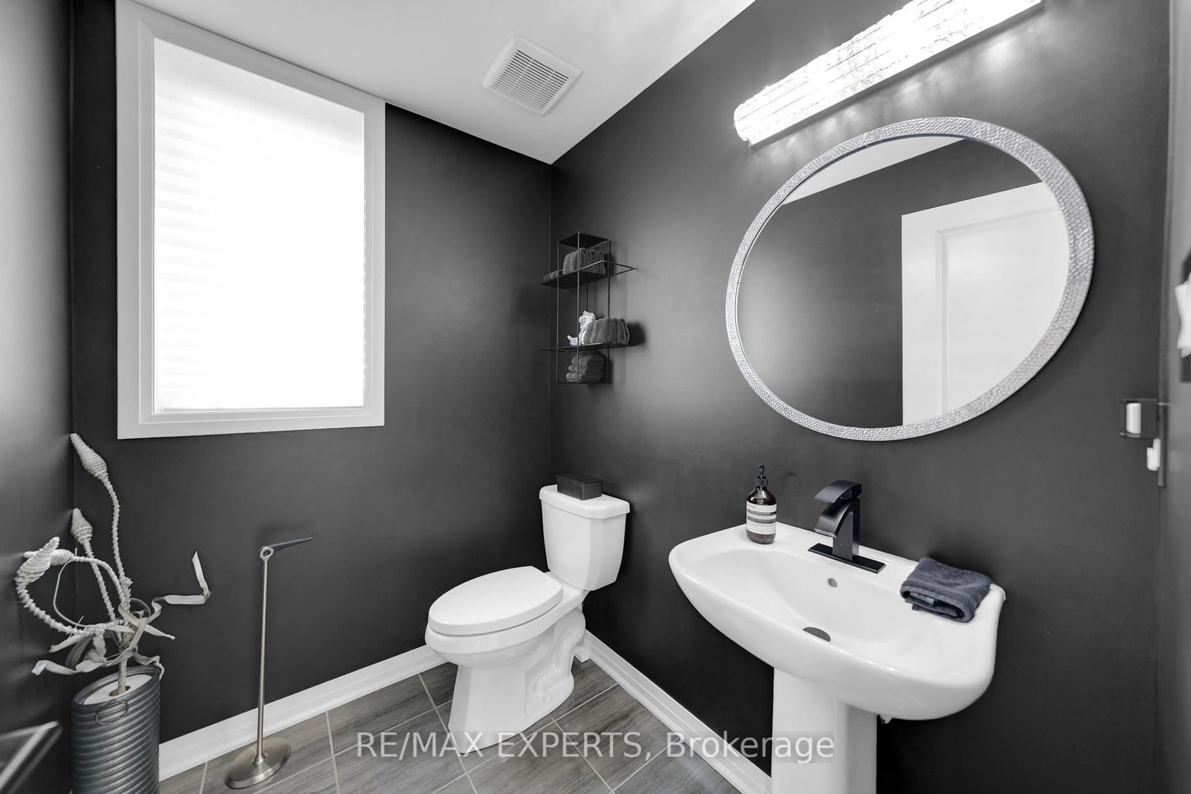 Contemporary bathroom, ceramic/tile floor for 73 Donnan Dr, New Tecumseth Ontario L0G 1W0