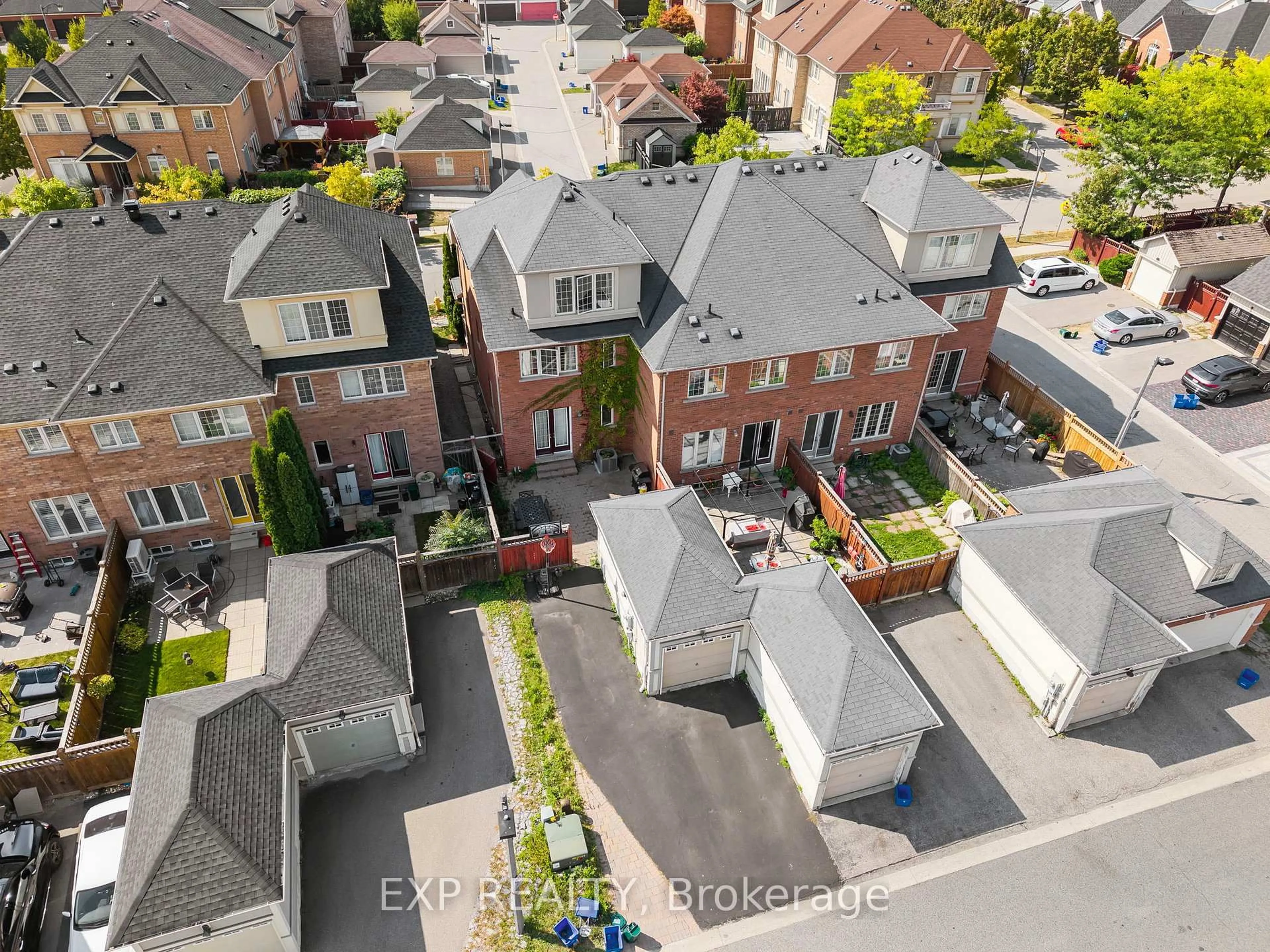 A pic from outside/outdoor area/front of a property/back of a property/a pic from drone, street for 25 Abberley St, Markham Ontario L6B 0N2