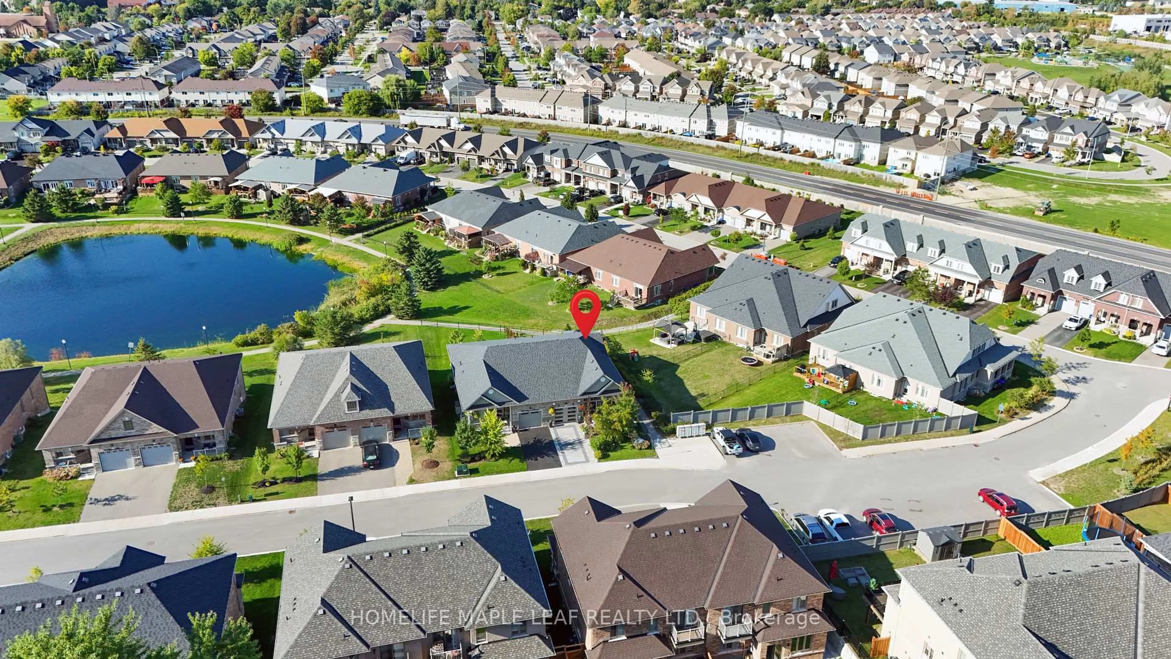A pic from outside/outdoor area/front of a property/back of a property/a pic from drone, street for 126 Kingsmere Cres, New Tecumseth Ontario L9R 0K8