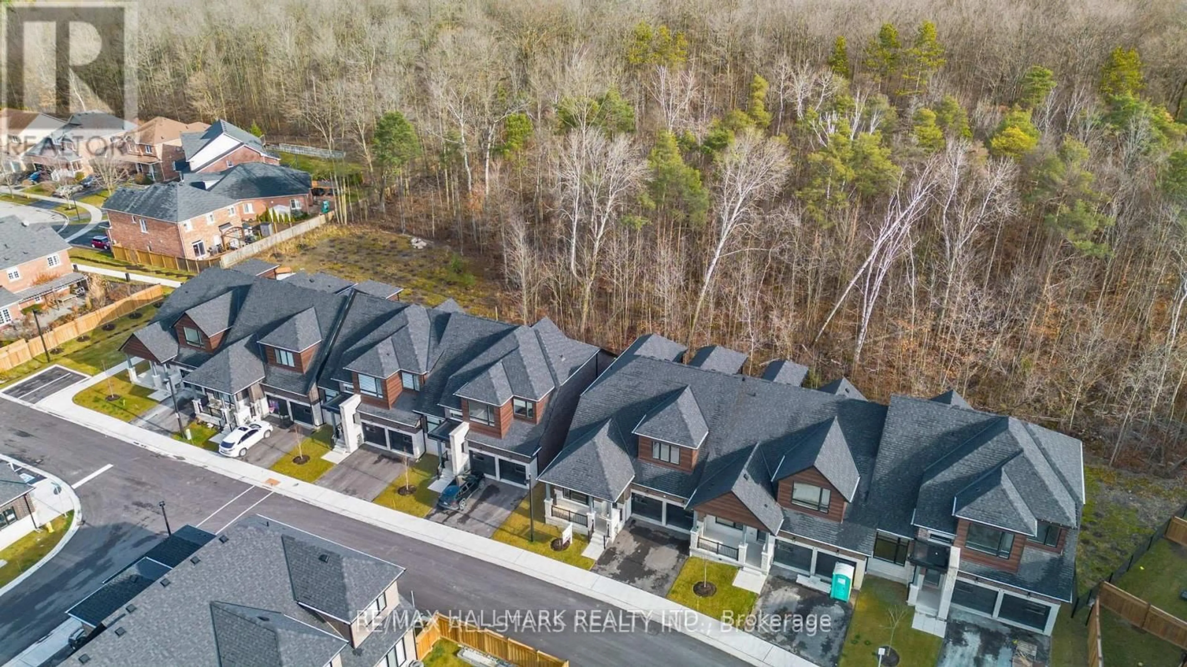 A pic from outside/outdoor area/front of a property/back of a property/a pic from drone, unknown for 7 Lois Torrance Tr, Uxbridge Ontario L9P 0R9