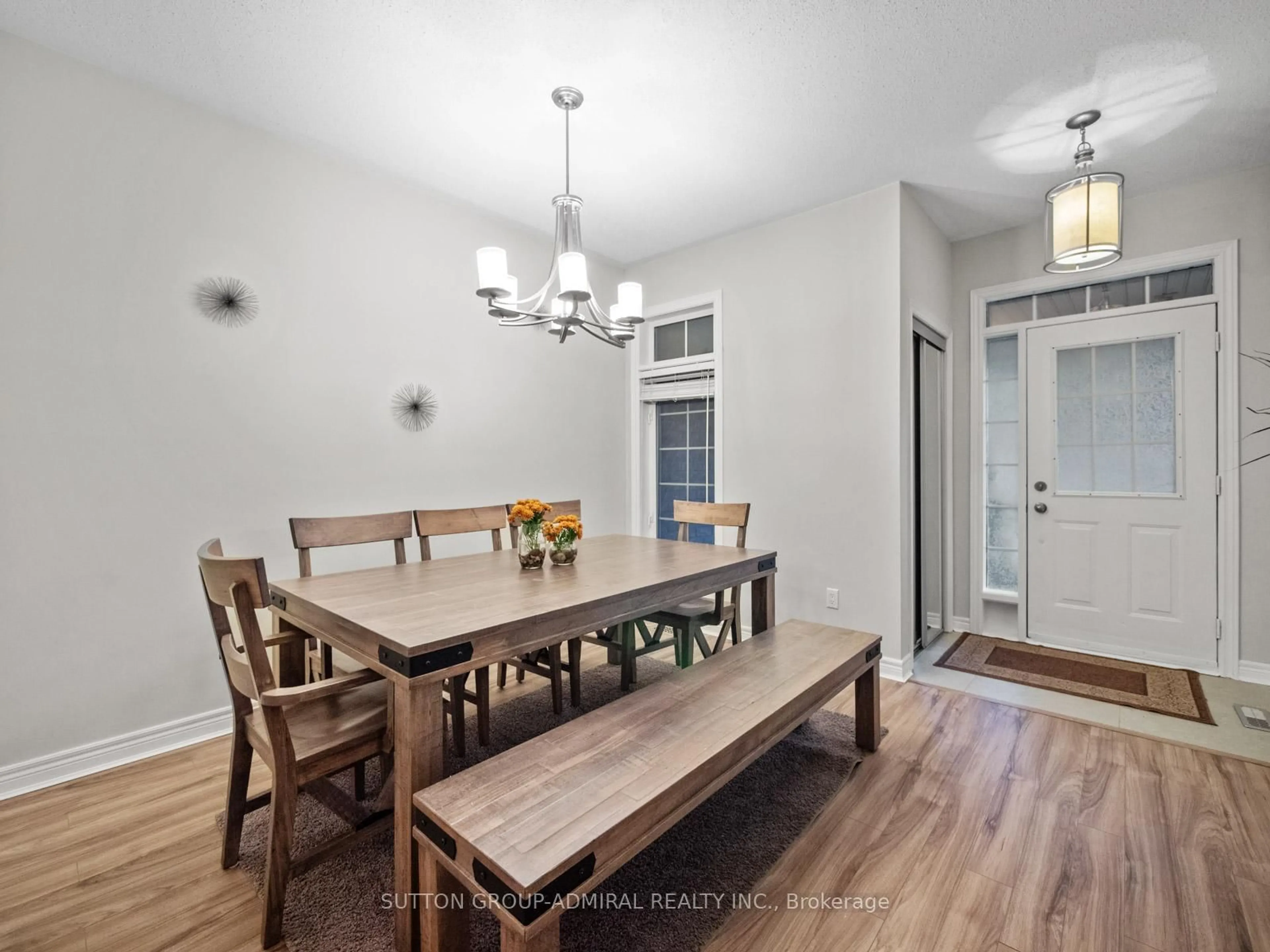 Dining room, wood/laminate floor for 79 Watkins Glen Cres, Aurora Ontario L4G 7S6