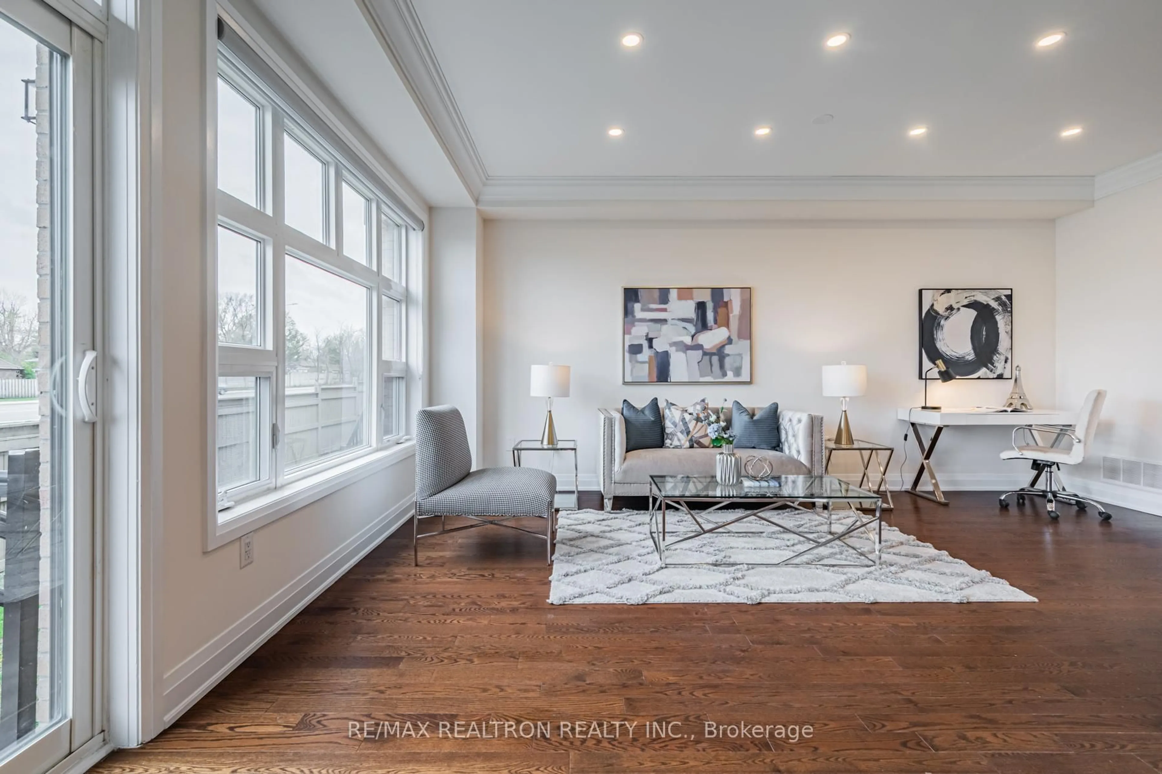 Living room with furniture, wood/laminate floor for 10 Causland Lane, Richmond Hill Ontario L4S 0G5