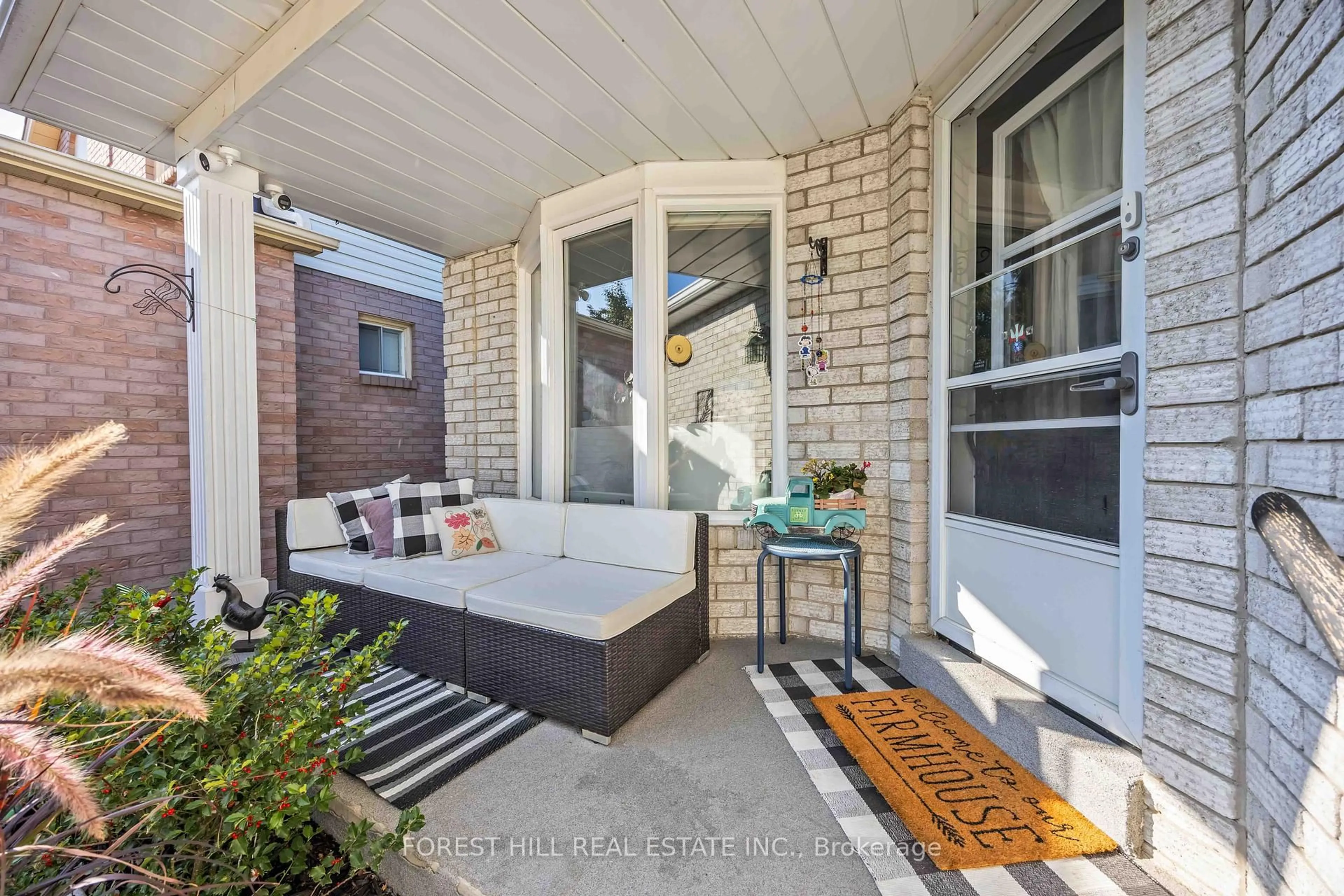 Patio, street for 101 Gray Ave, New Tecumseth Ontario L9R 1P6