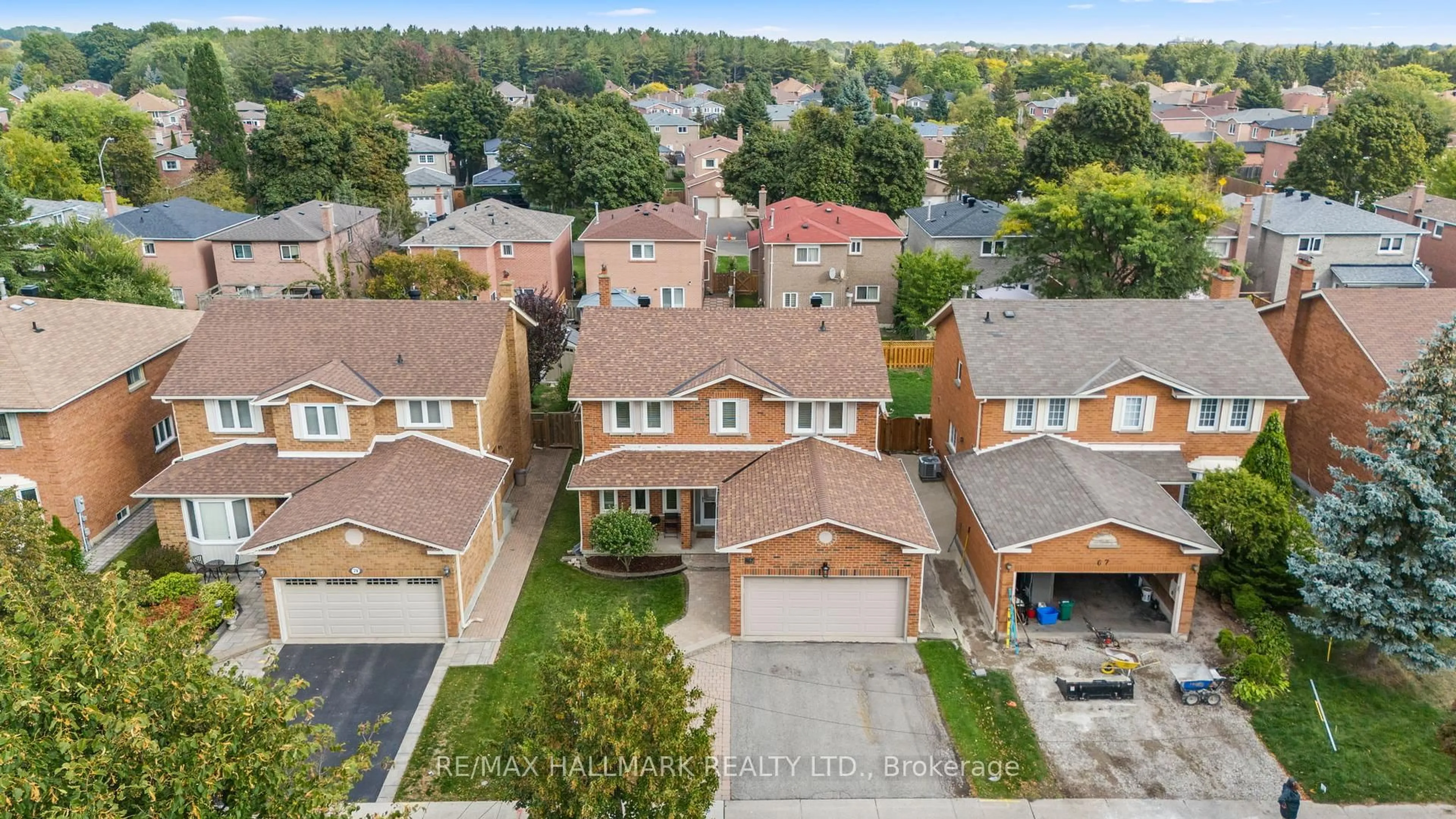A pic from outside/outdoor area/front of a property/back of a property/a pic from drone, street for 69 Cairns Dr, Markham Ontario L3P 6J3