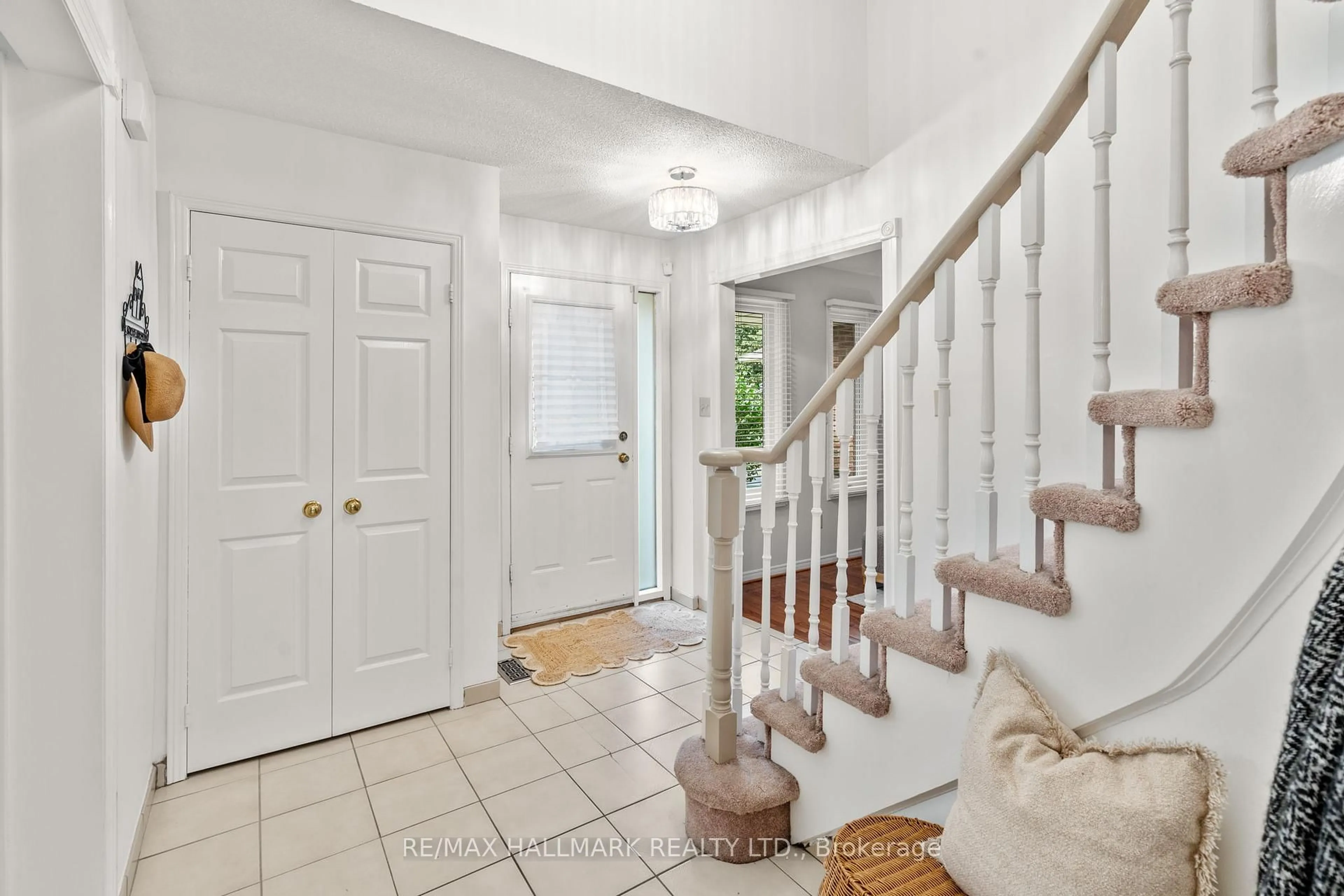 Indoor entryway for 69 Cairns Dr, Markham Ontario L3P 6J3