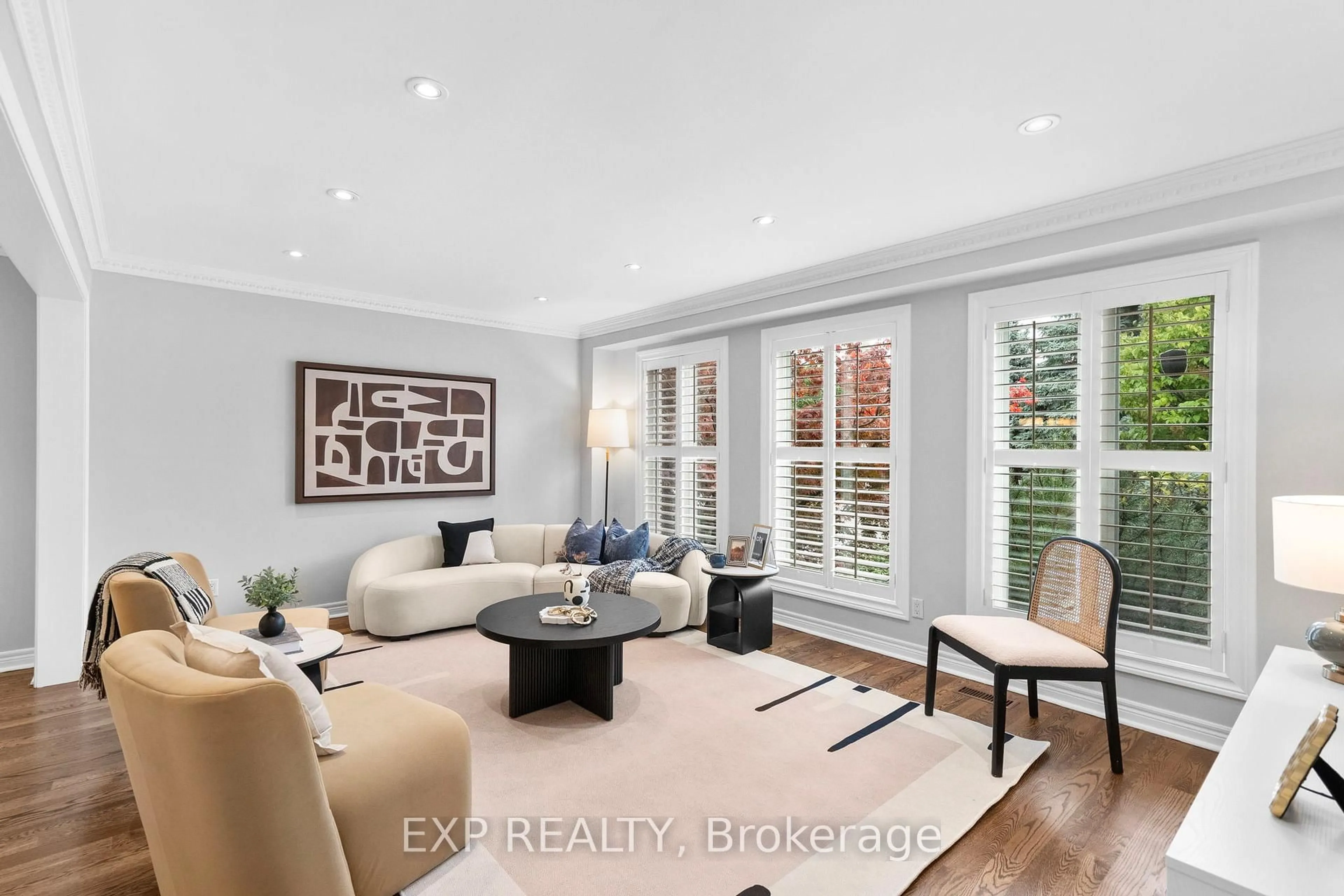 Living room with furniture, unknown for 5 Fisico Crt, Richmond Hill Ontario L4B 3Z2
