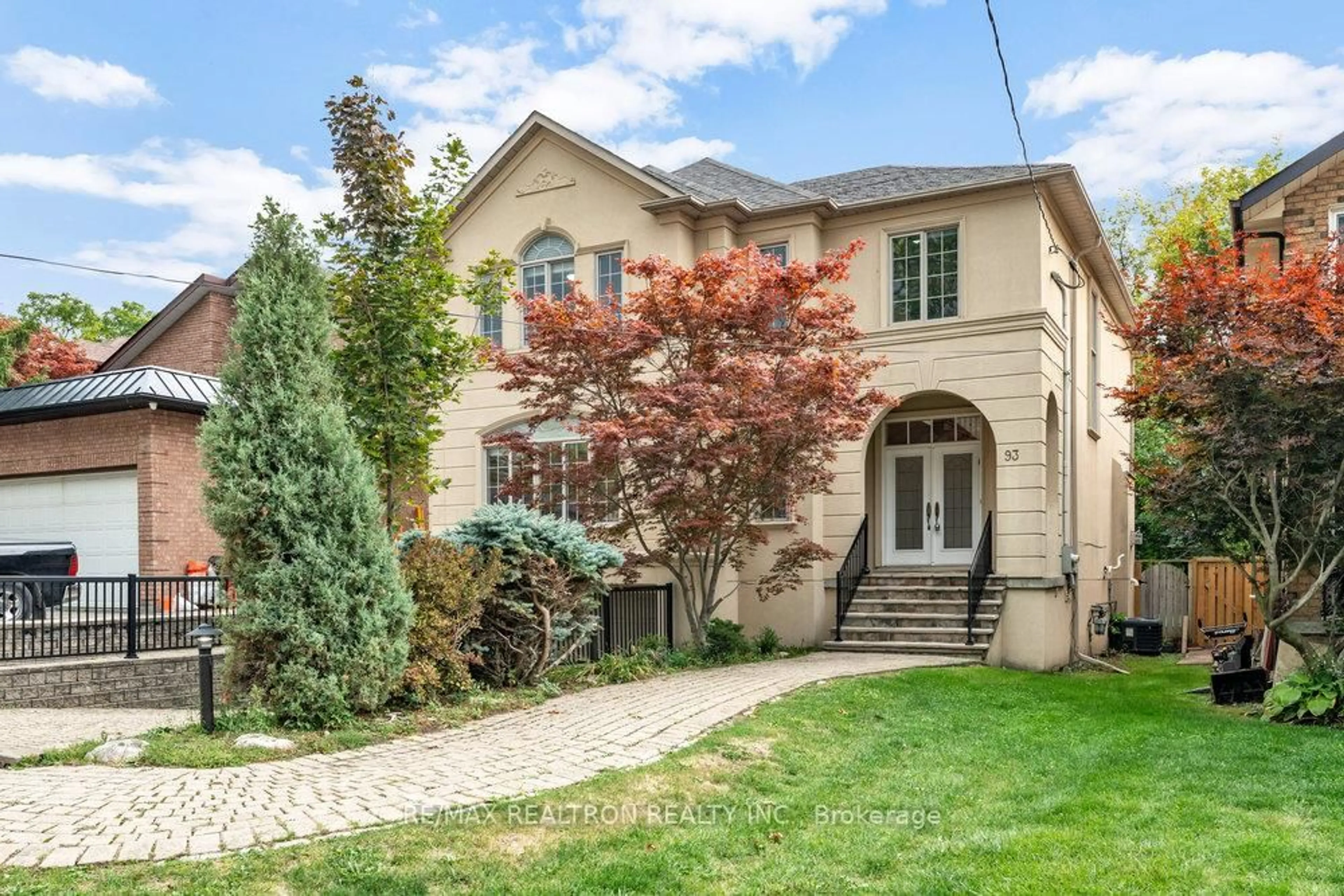 Home with brick exterior material, street for 93 Oak Ave, Richmond Hill Ontario L4C 6R6