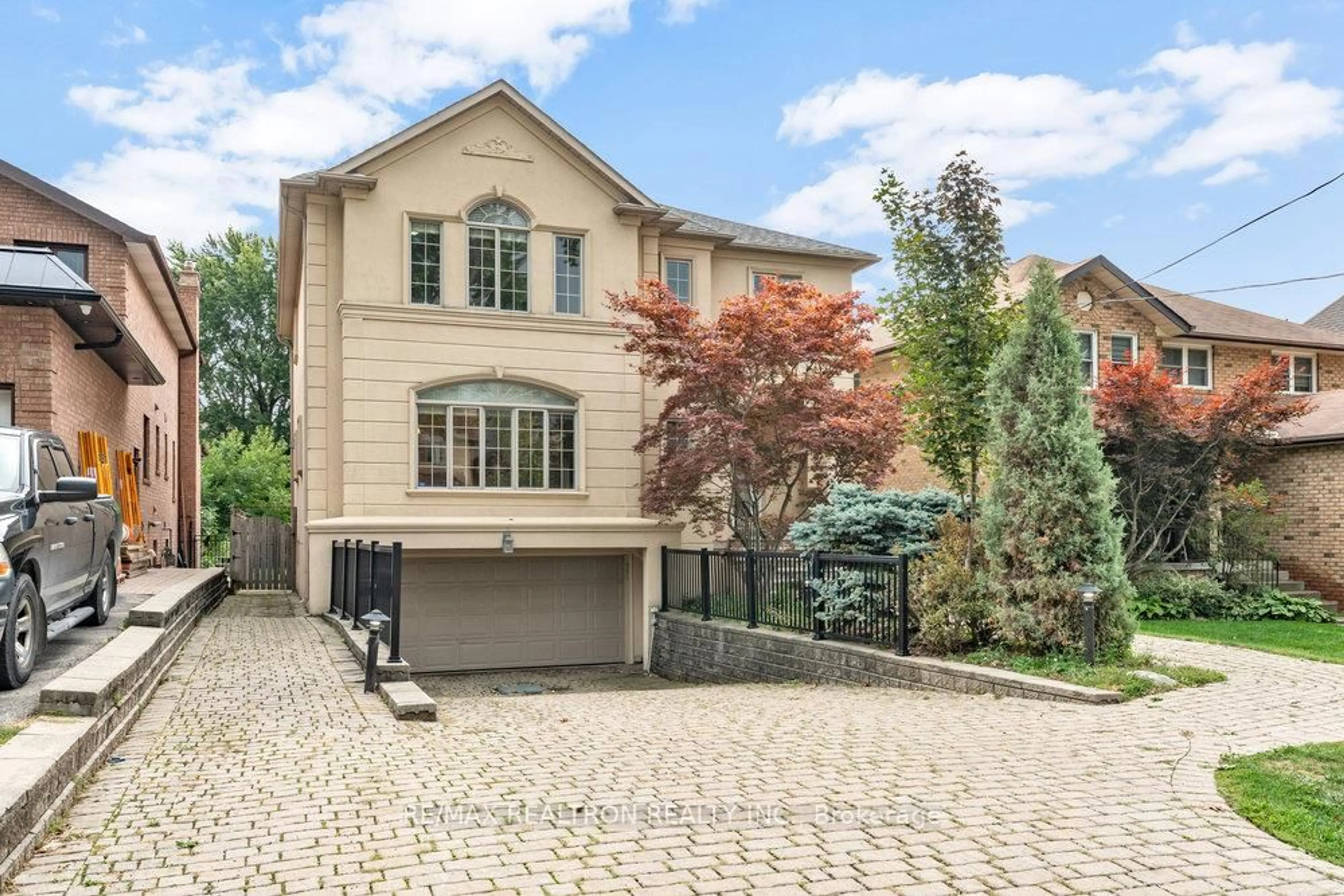 Home with brick exterior material, street for 93 Oak Ave, Richmond Hill Ontario L4C 6R6