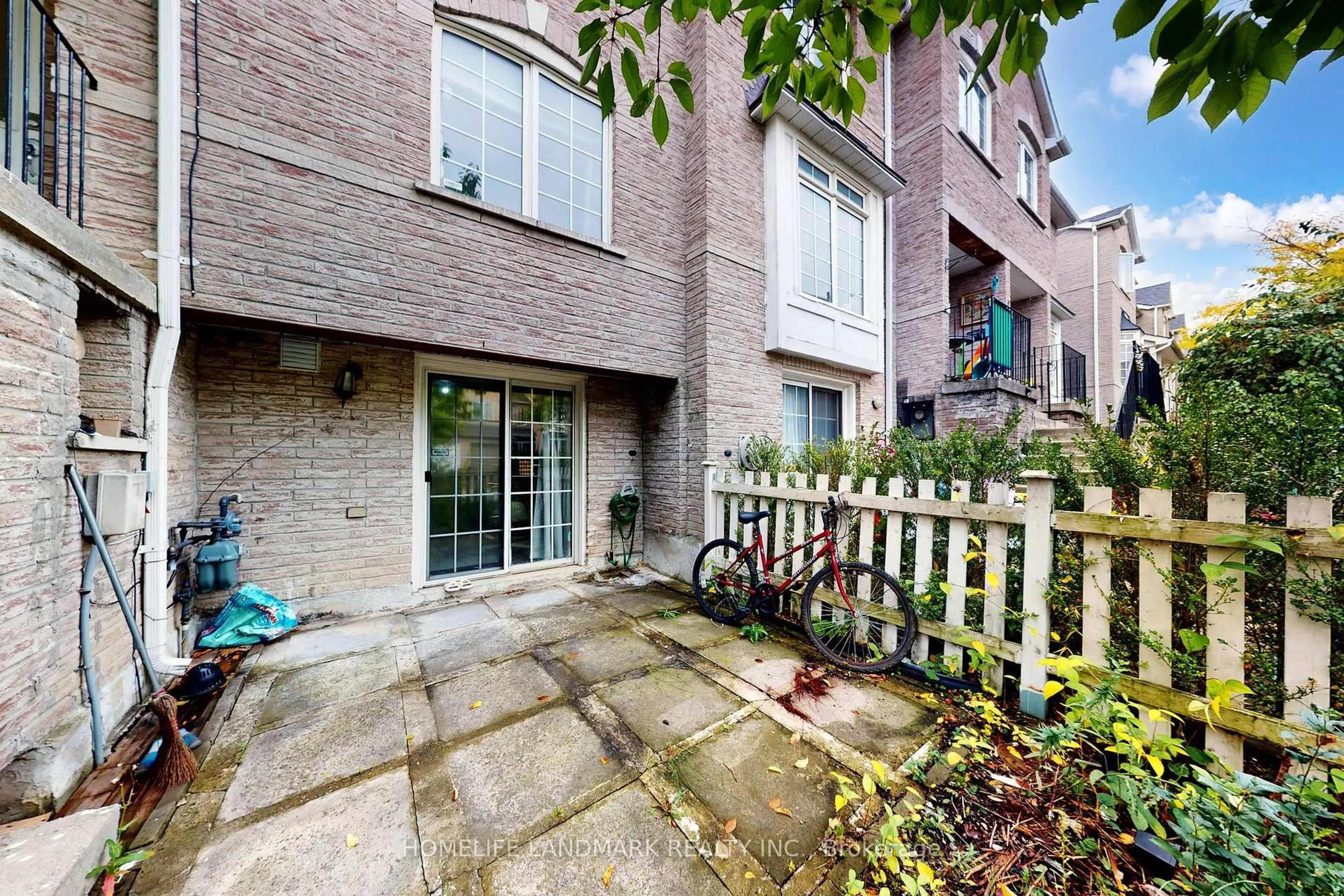Patio, street for 108 Sunway Sq, Markham Ontario L3P 7X6