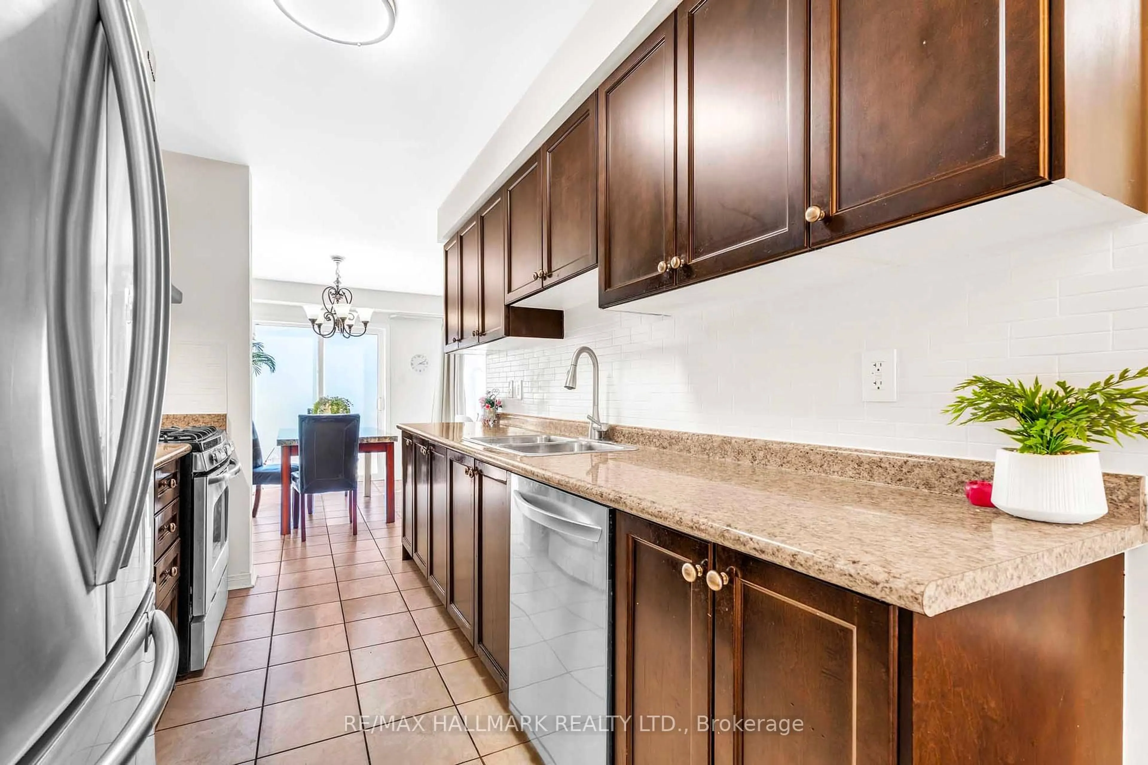 Standard kitchen, ceramic/tile floor for 56 Westcliffe Cres, Richmond Hill Ontario L4E 0S2