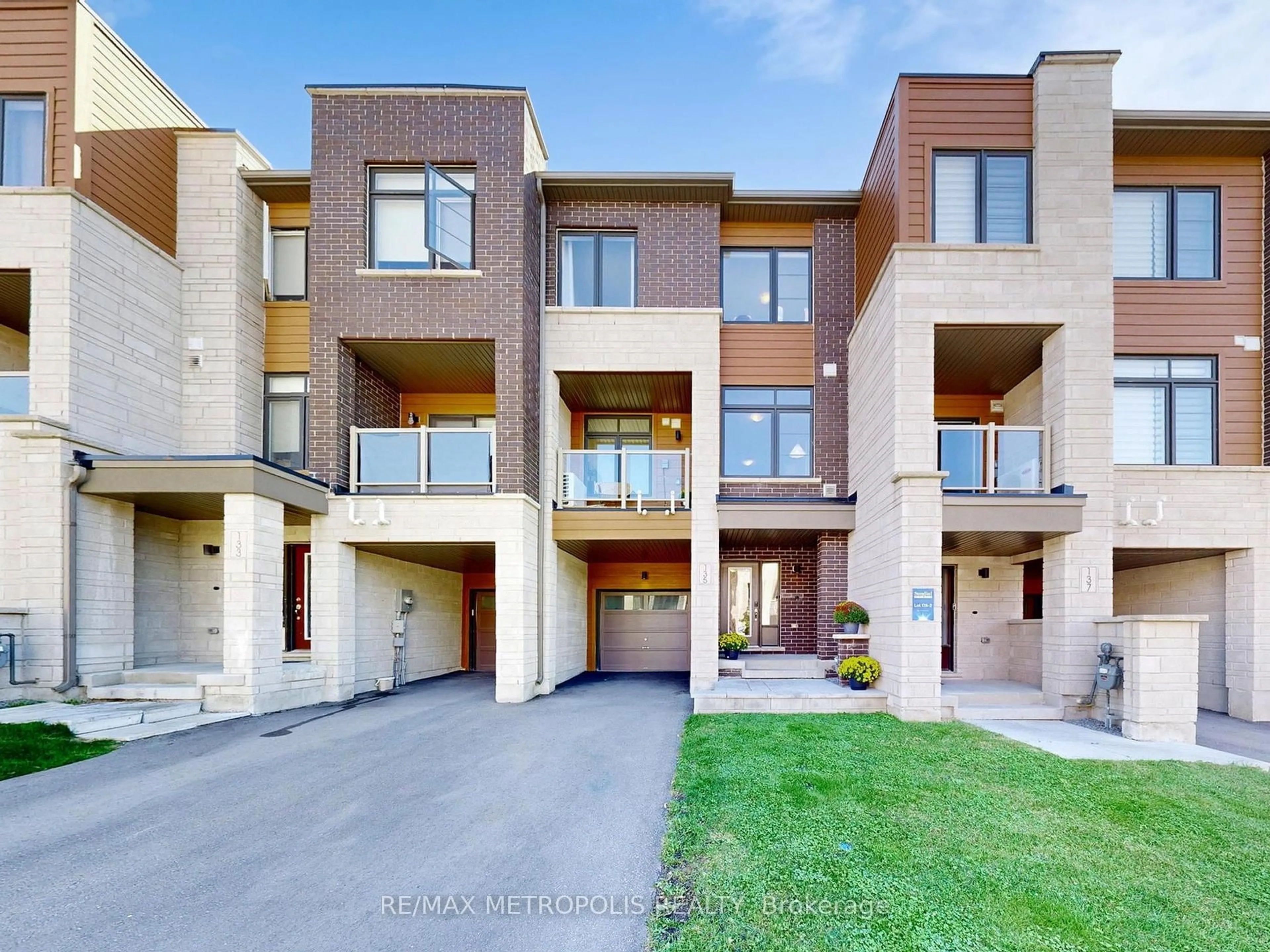 Unknown for 135 Bravo Lane, Newmarket Ontario L3X 0L2