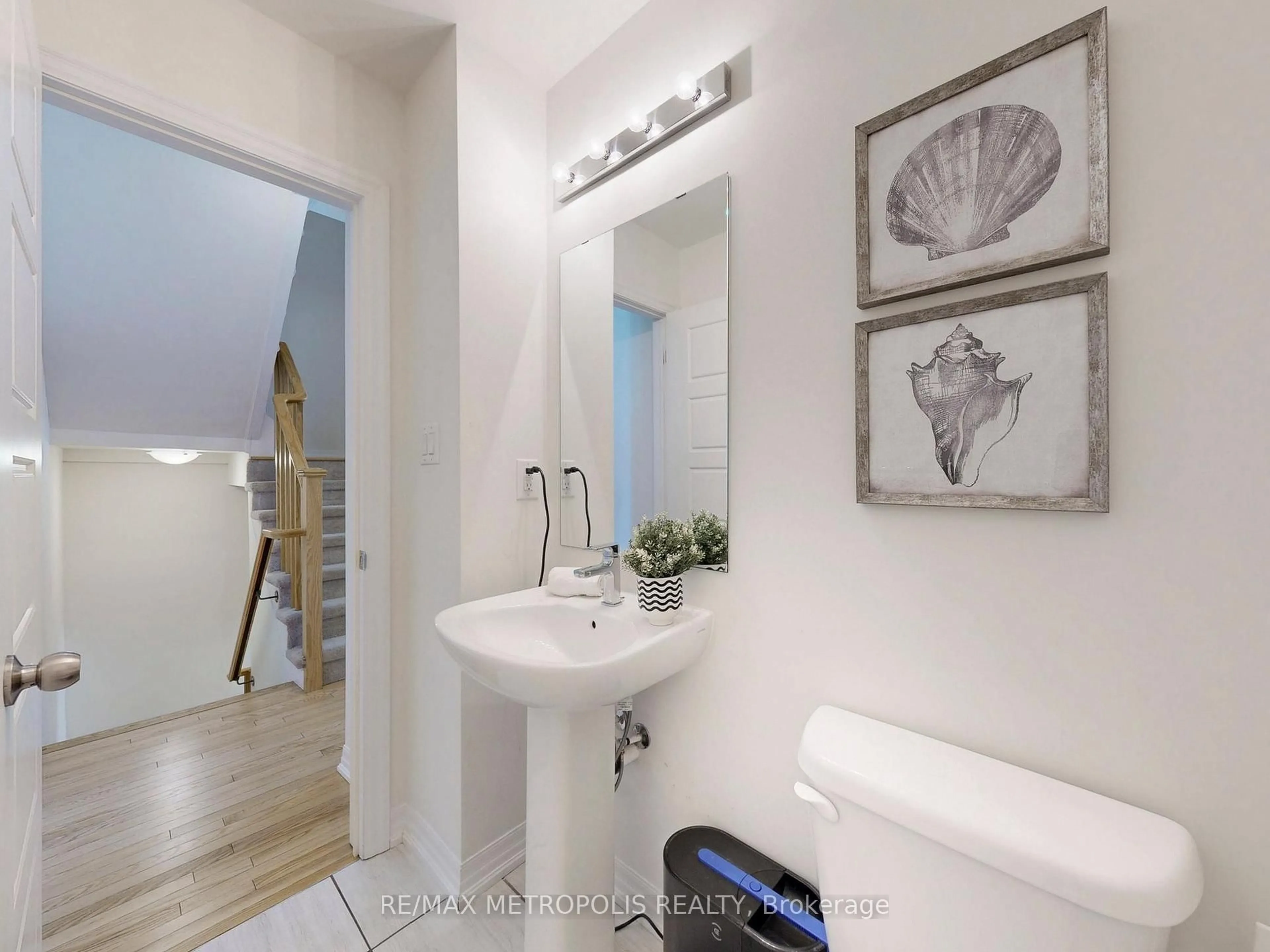 Contemporary bathroom, ceramic/tile floor for 135 Bravo Lane, Newmarket Ontario L3X 0L2