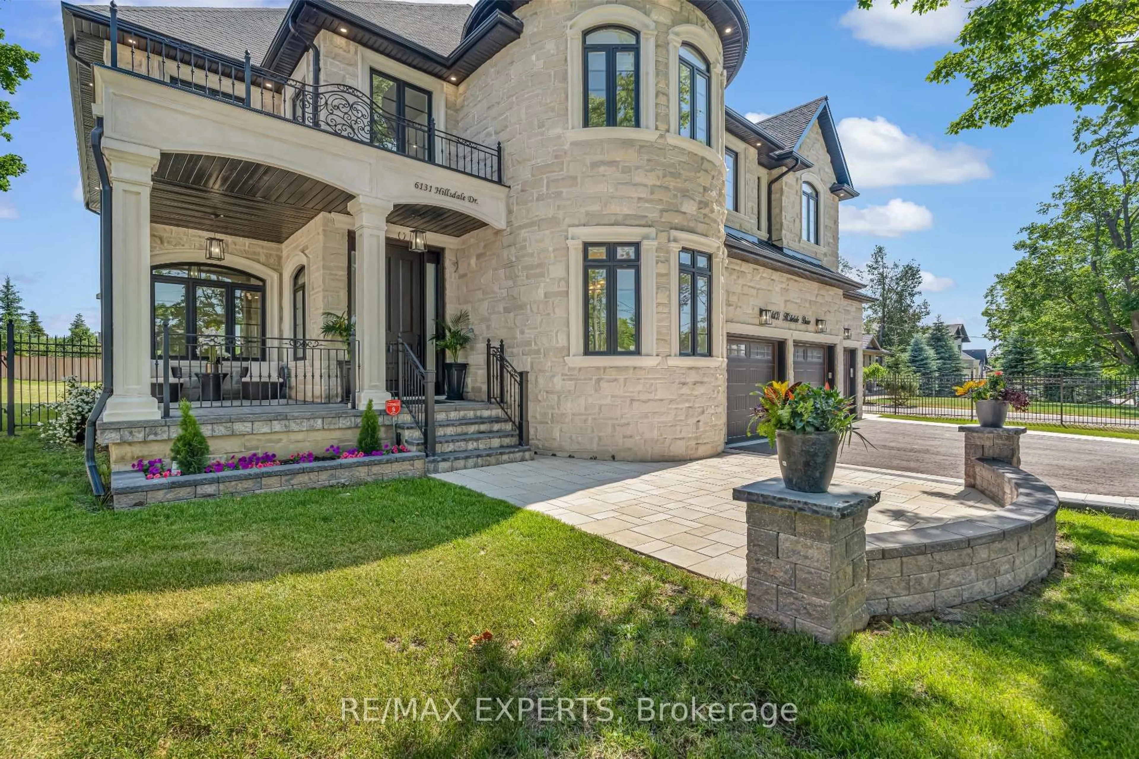 Home with brick exterior material, unknown for 6131 Hillsdale Dr, Whitchurch-Stouffville Ontario L4A 3B7