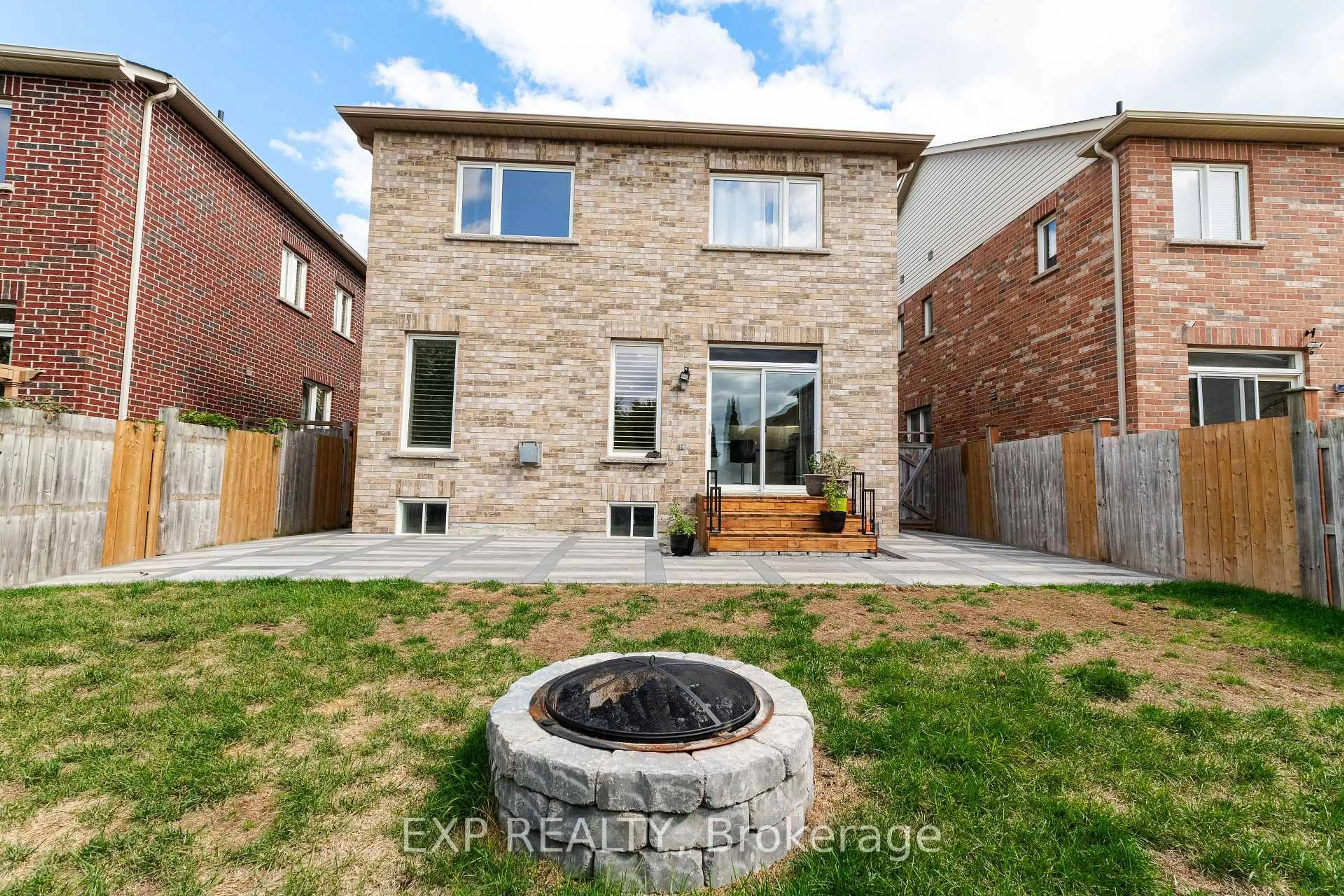 Home with brick exterior material, street for 535 Woodspring Ave, East Gwillimbury Ontario L9N 0C1