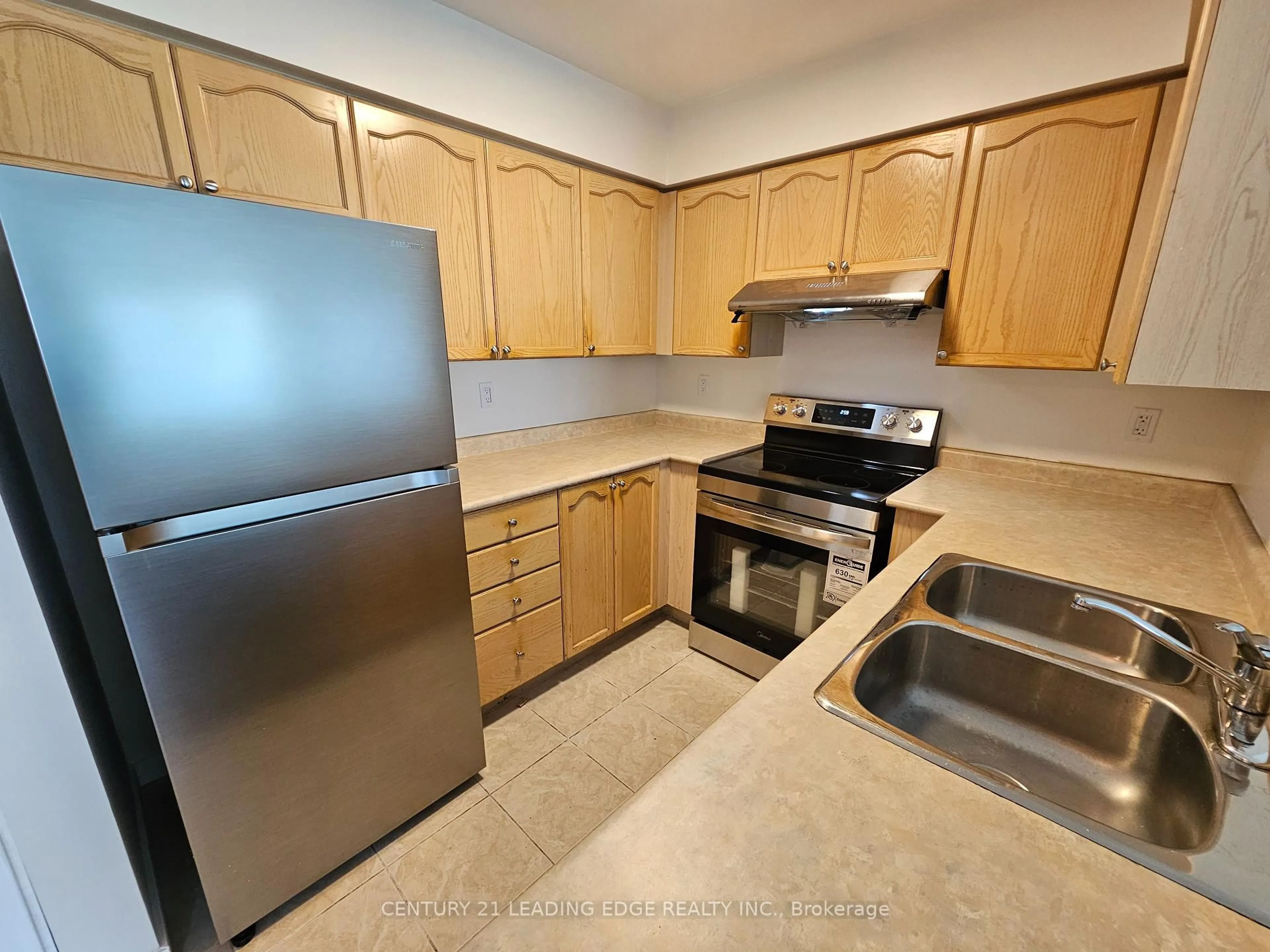 Standard kitchen, unknown for 39 Oneida Cres #307, Richmond Hill Ontario L4B 4T9