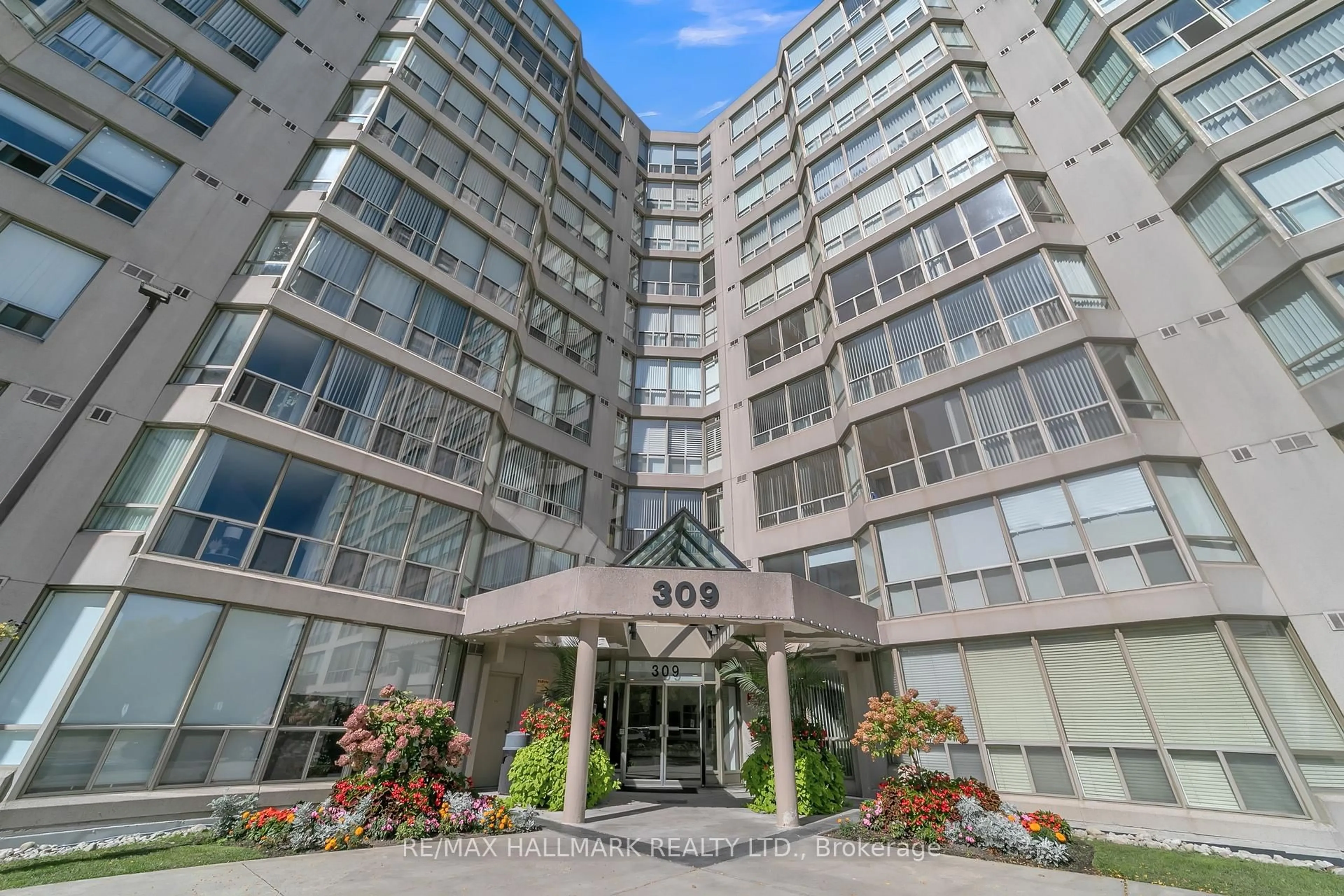Indoor foyer for 309 Major Mackenzie Dr #805, Richmond Hill Ontario L4C 9V5