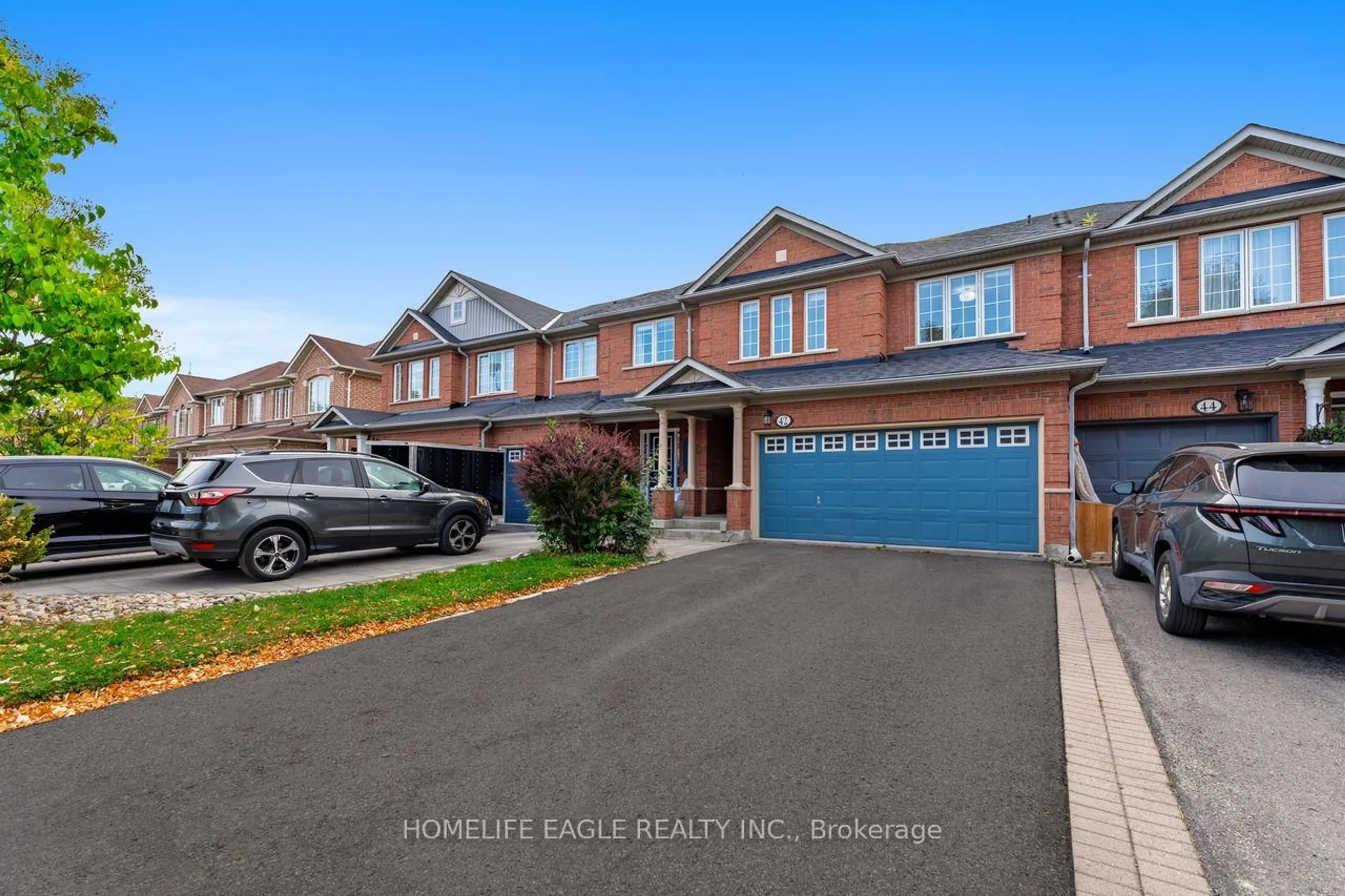 Home with brick exterior material, street for 42 Millcliff Circ, Aurora Ontario L4G 7N7