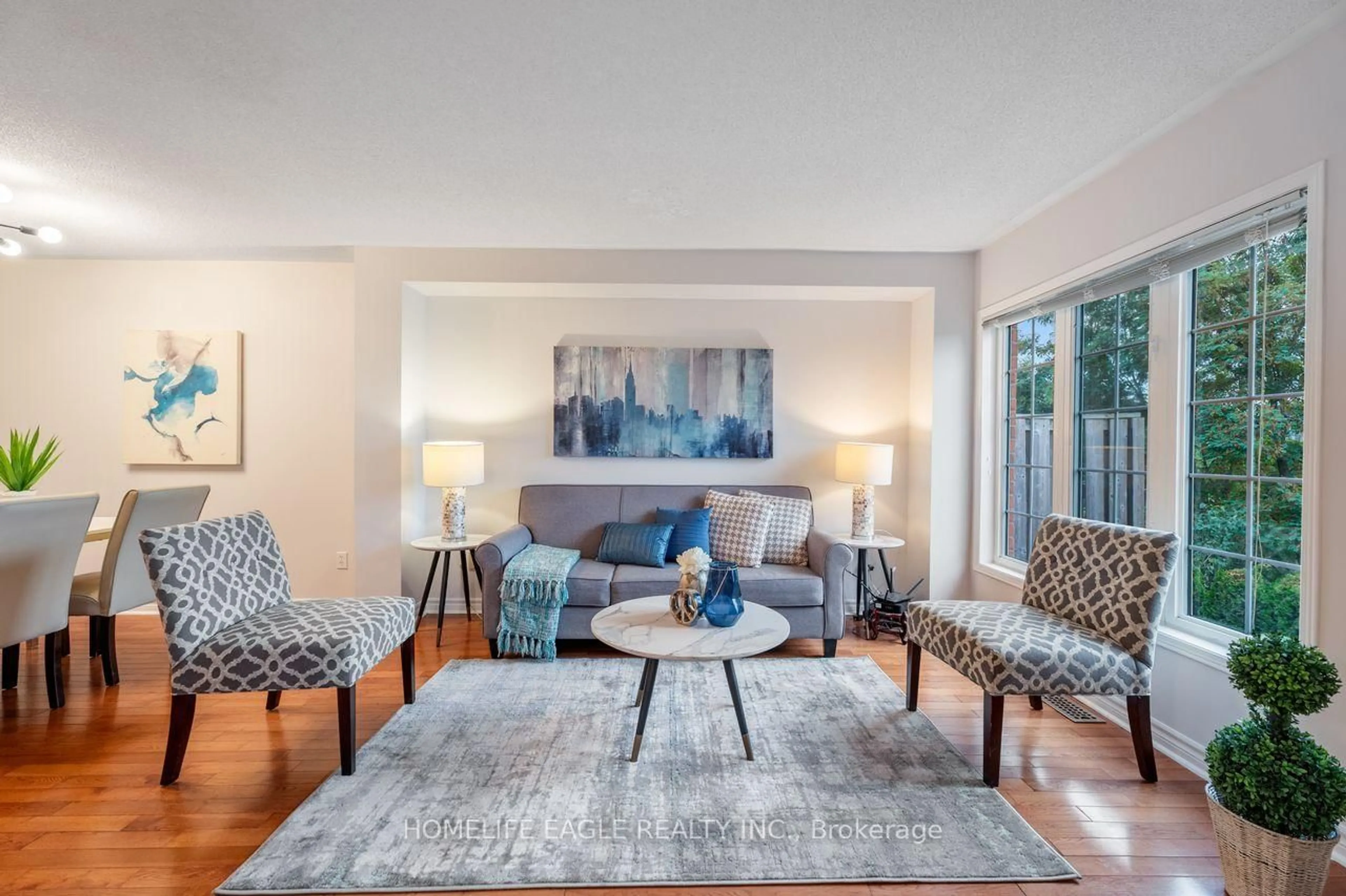 Living room with furniture, unknown for 42 Millcliff Circ, Aurora Ontario L4G 7N7