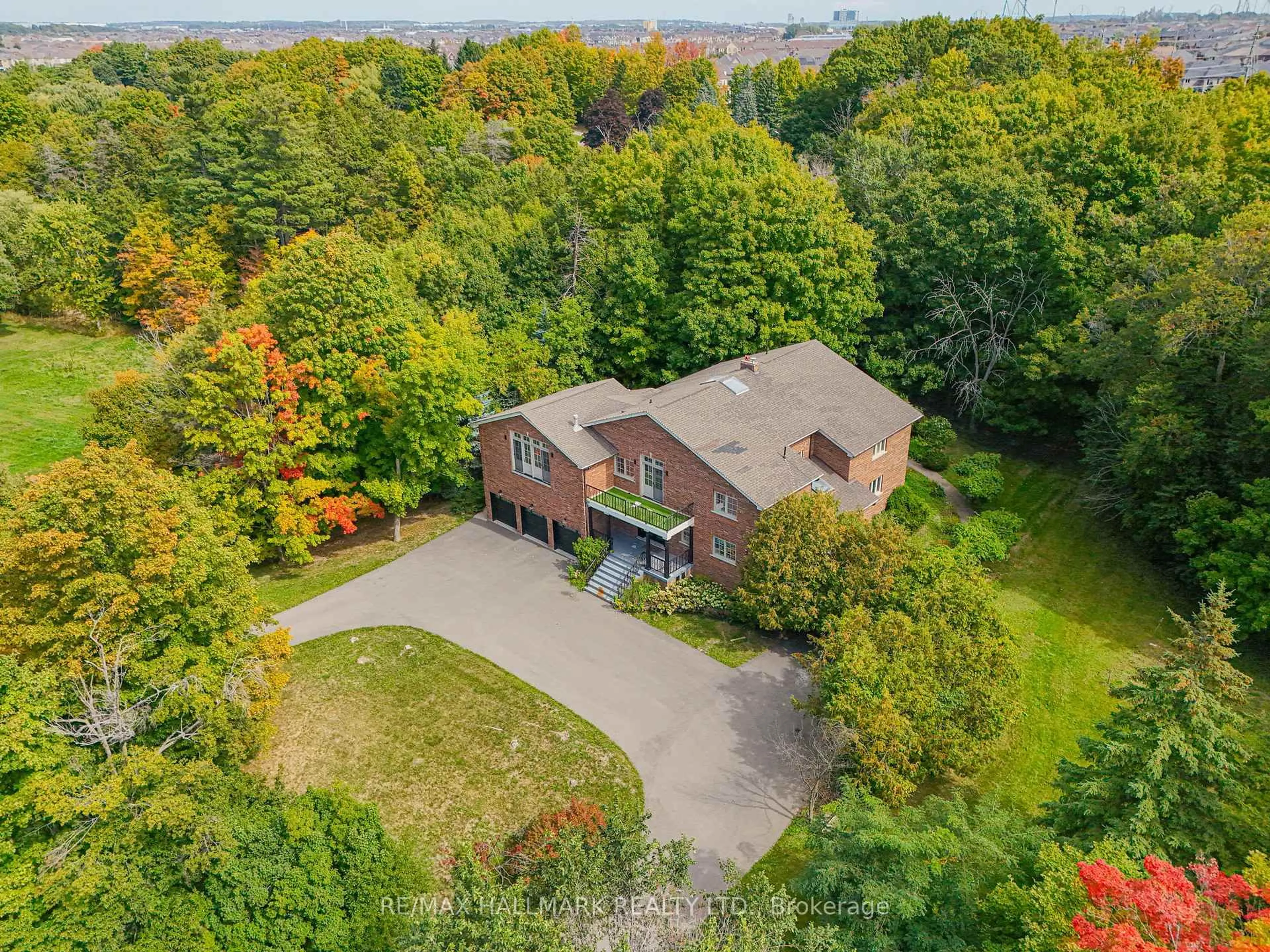 A pic from outside/outdoor area/front of a property/back of a property/a pic from drone, water/lake/river/ocean view for 61 Petermar Dr, Vaughan Ontario L4H 4X5