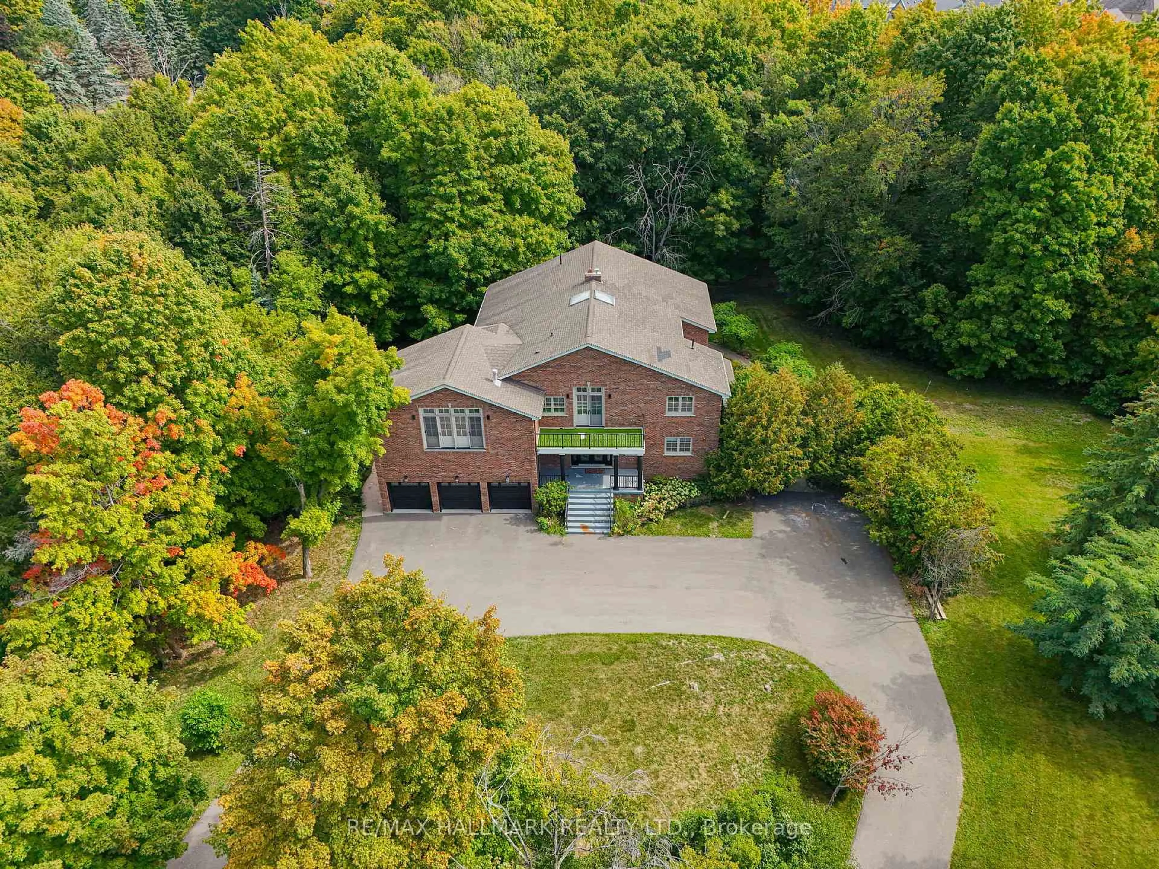 A pic from outside/outdoor area/front of a property/back of a property/a pic from drone, unknown for 61 Petermar Dr, Vaughan Ontario L4H 4X5