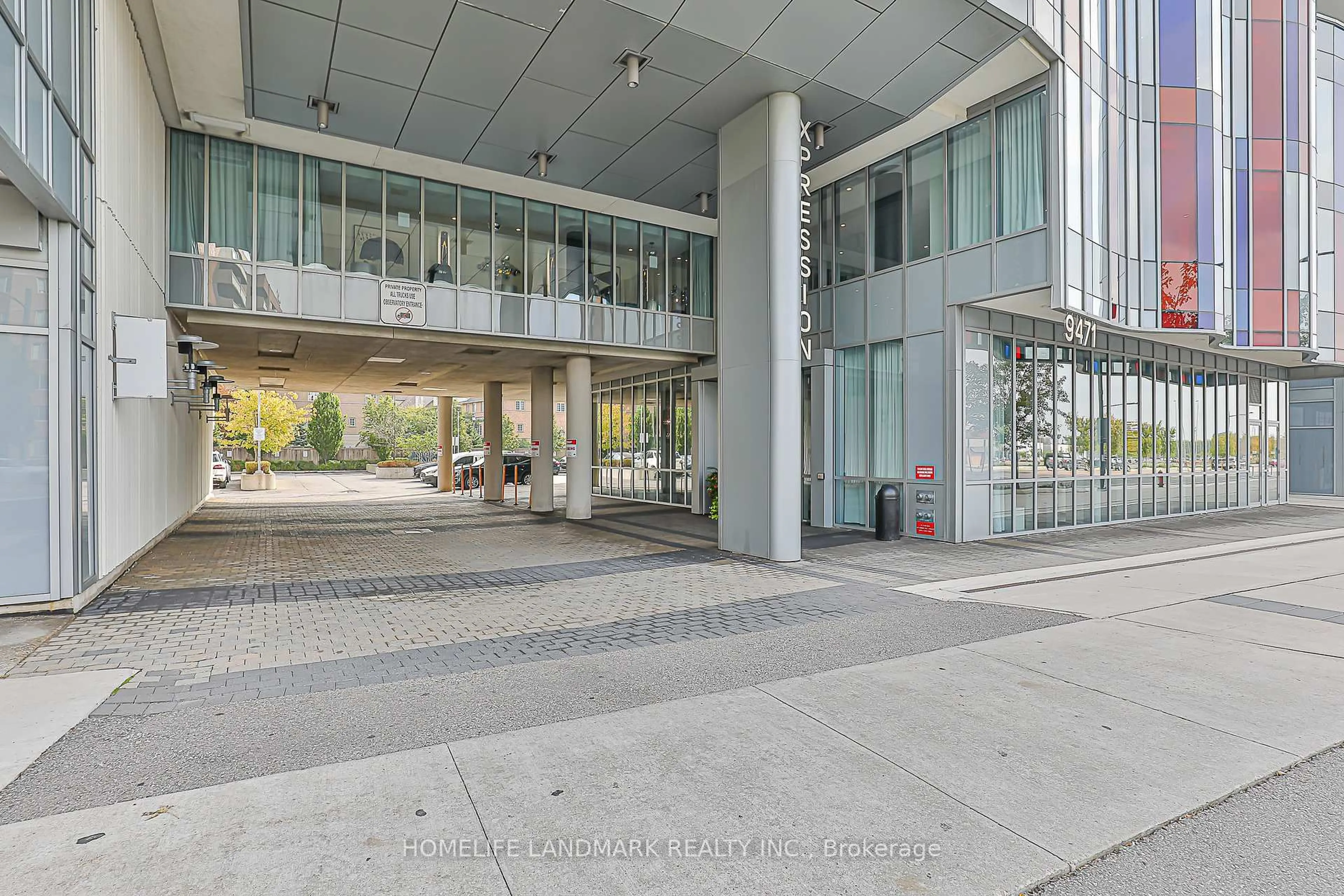 Indoor foyer for 9471 Yonge St #503, Richmond Hill Ontario L4C 0Z5