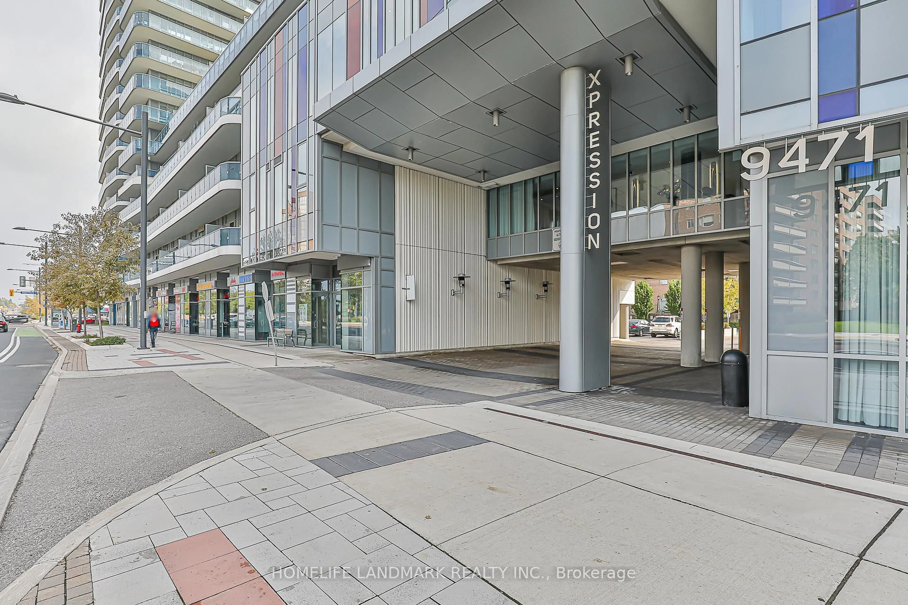 Indoor foyer for 9471 Yonge St #503, Richmond Hill Ontario L4C 0Z5