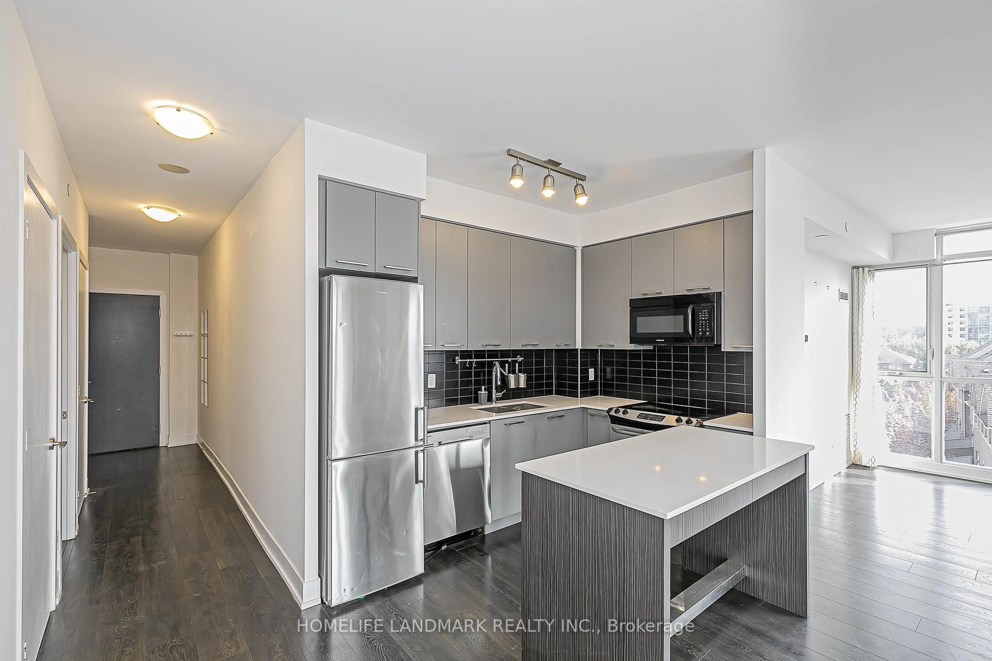 Standard kitchen, unknown for 9471 Yonge St #503, Richmond Hill Ontario L4C 0Z5