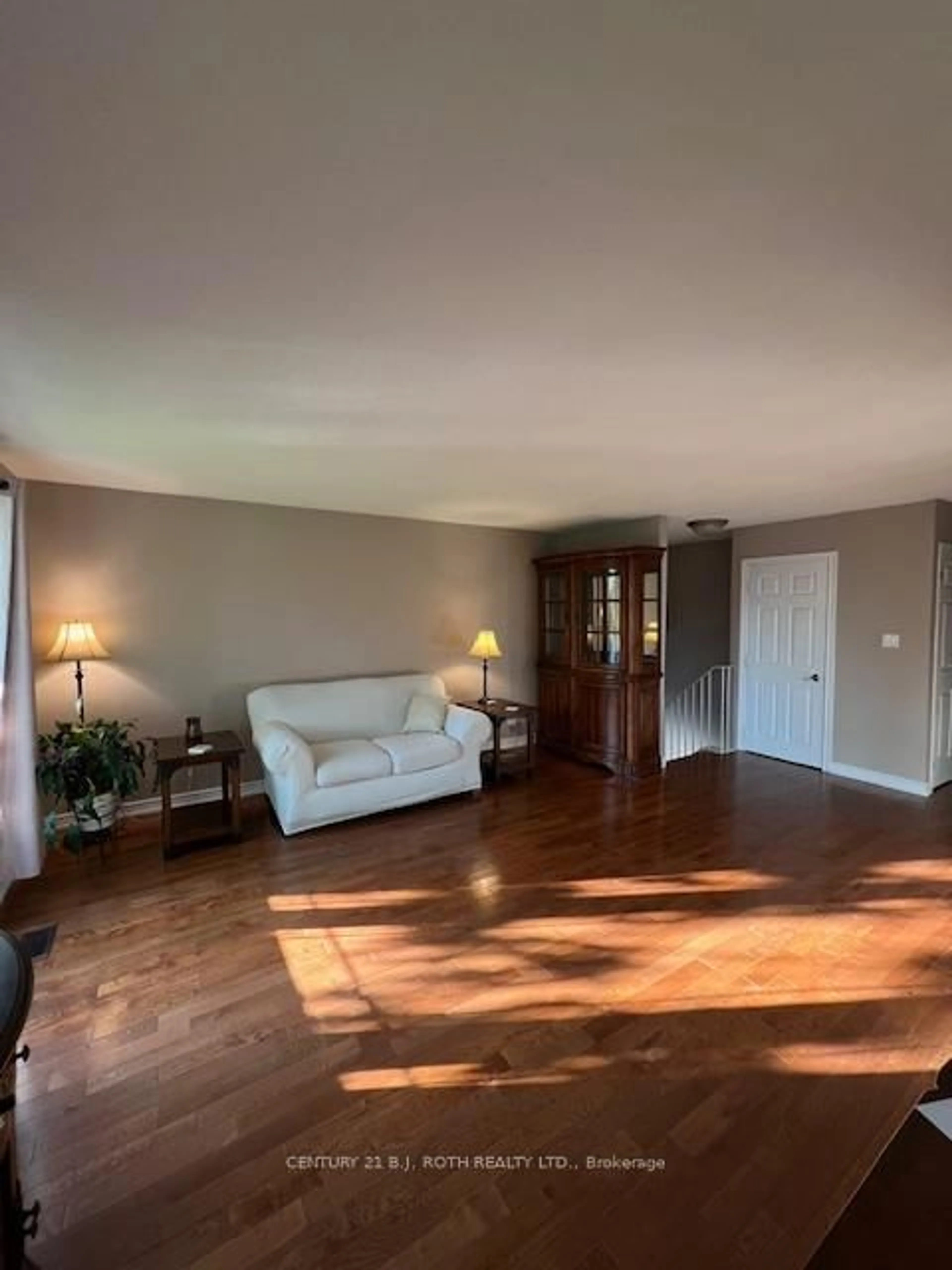 A pic of a room for 2834 Dempster Ave, Innisfil Ontario L9S 1C2